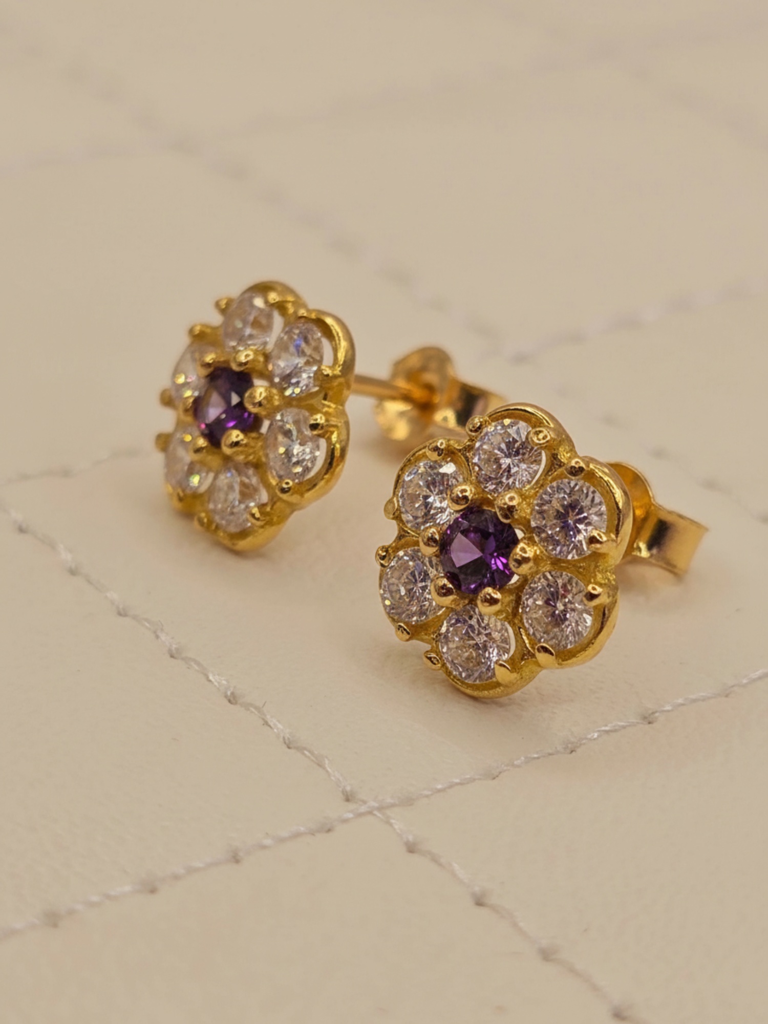 Aros roseta amatista y circones 11 mm 2.4 grs Oro 18k 3