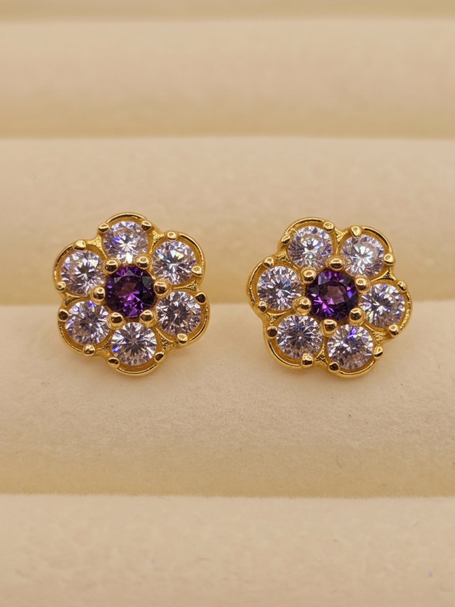 Aros roseta amatista y circones 11 mm 2.4 grs Oro 18k 2