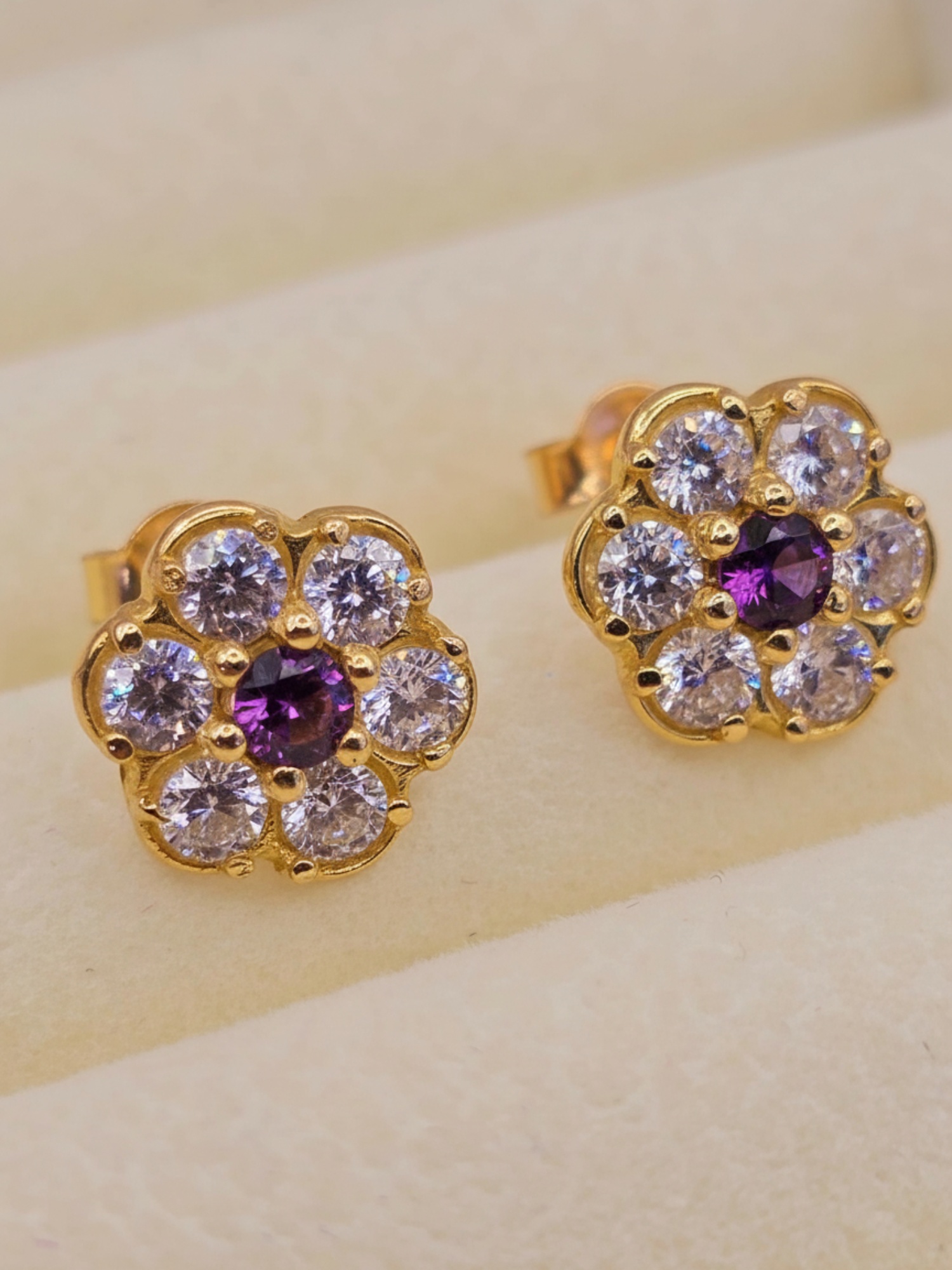 Aros roseta amatista y circones 11 mm 2.4 grs Oro 18k 5