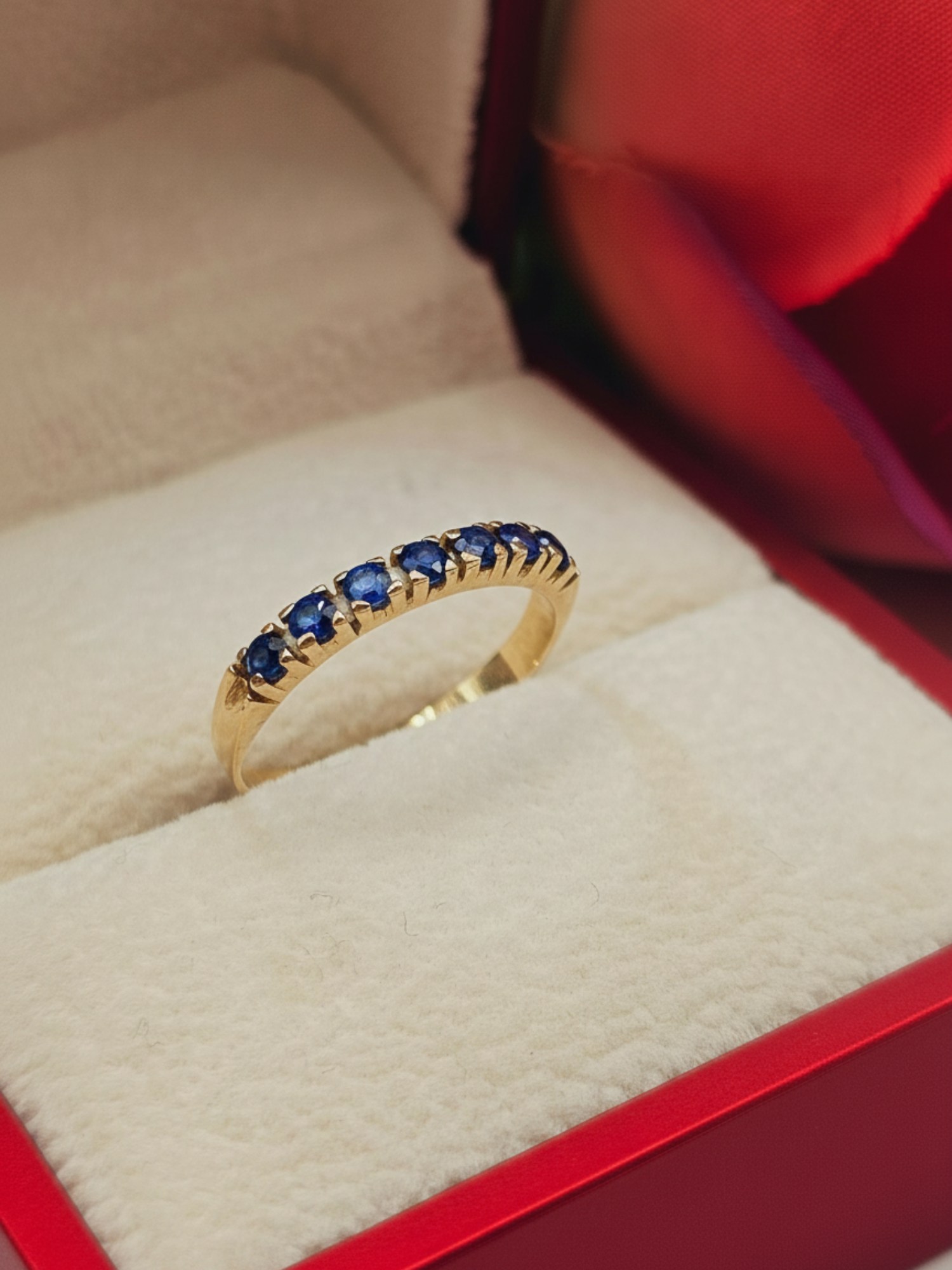 Anillo medio cintillo zafiros 2.8 grs Oro 18k 3