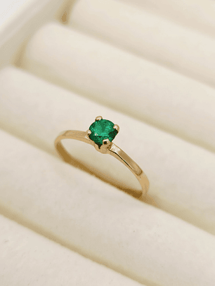 Anillo solitario esmeralda 1.6 grs Oro 18k