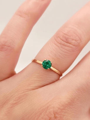 Anillo solitario esmeralda 1.6 grs Oro 18k