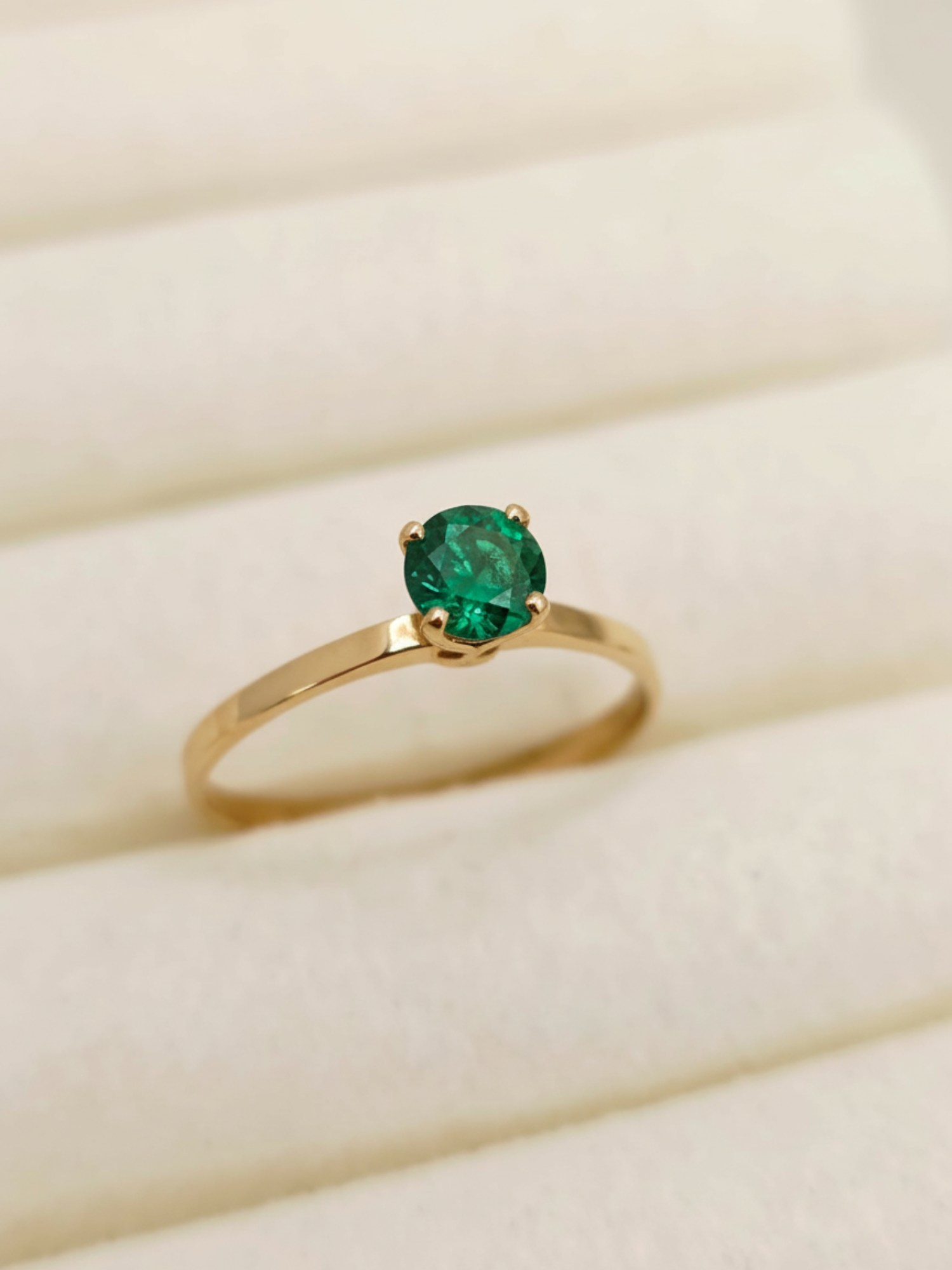 Anillo solitario esmeralda 1.6 grs Oro 18k 3