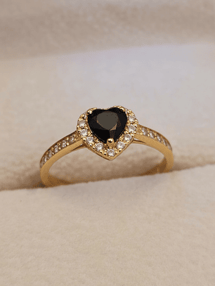 Anillo medio cintillo corazón onix y circones 2.2 grs Oro 18k