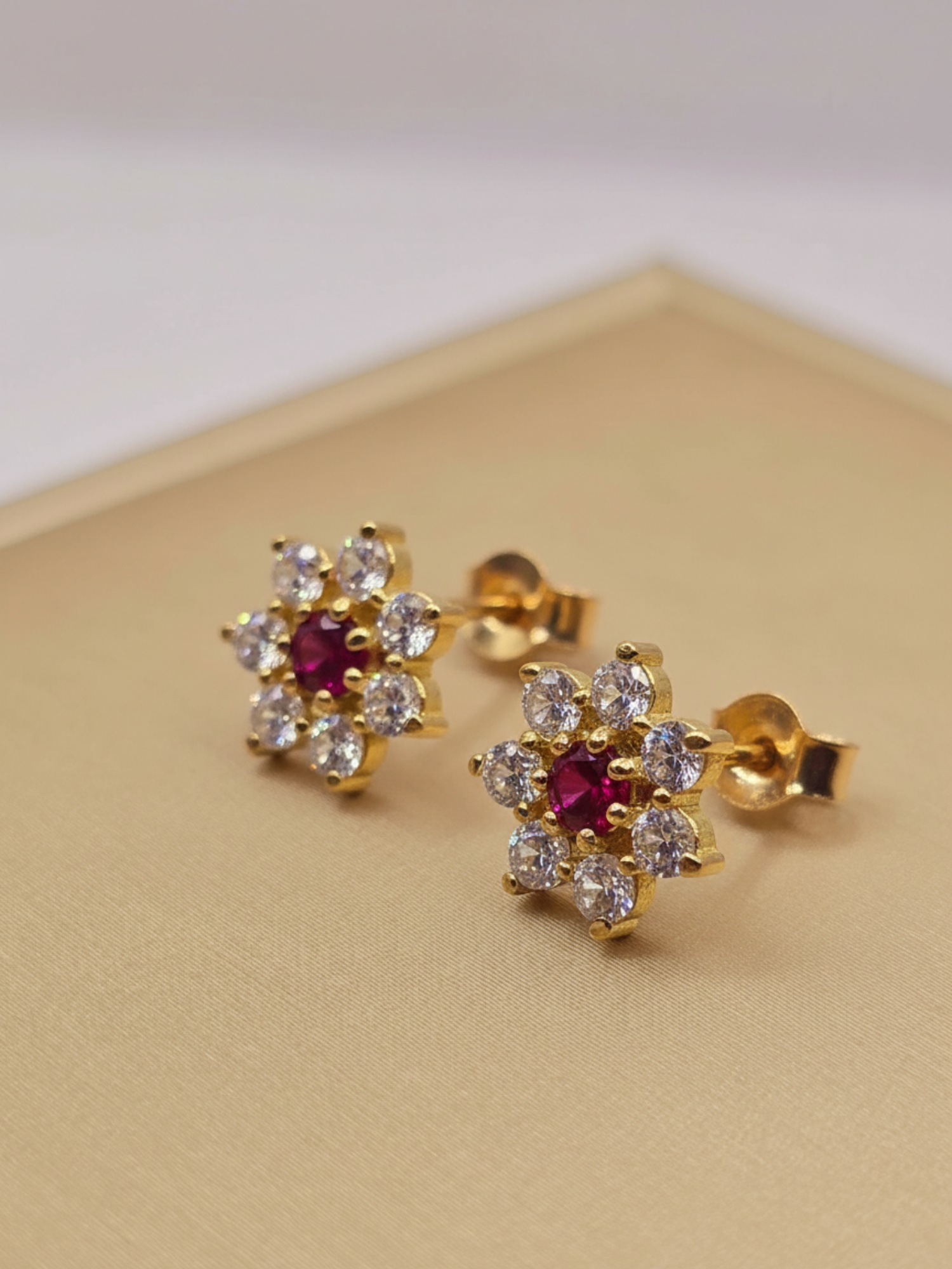 Aros roseta rubi y circones 9 mm 2.3 grs Oro 18k 4