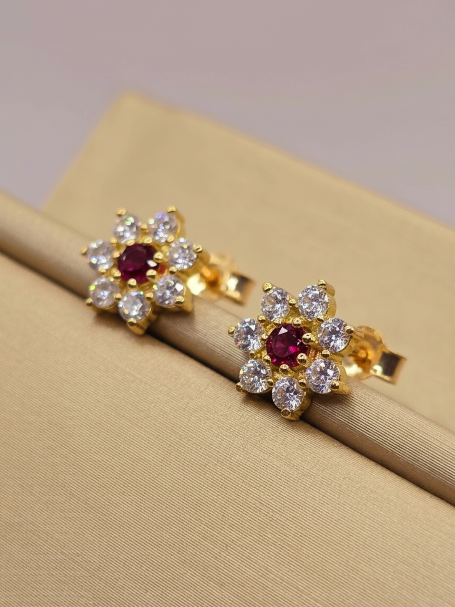 Aros roseta rubi y circones 9 mm 2.3 grs Oro 18k 5