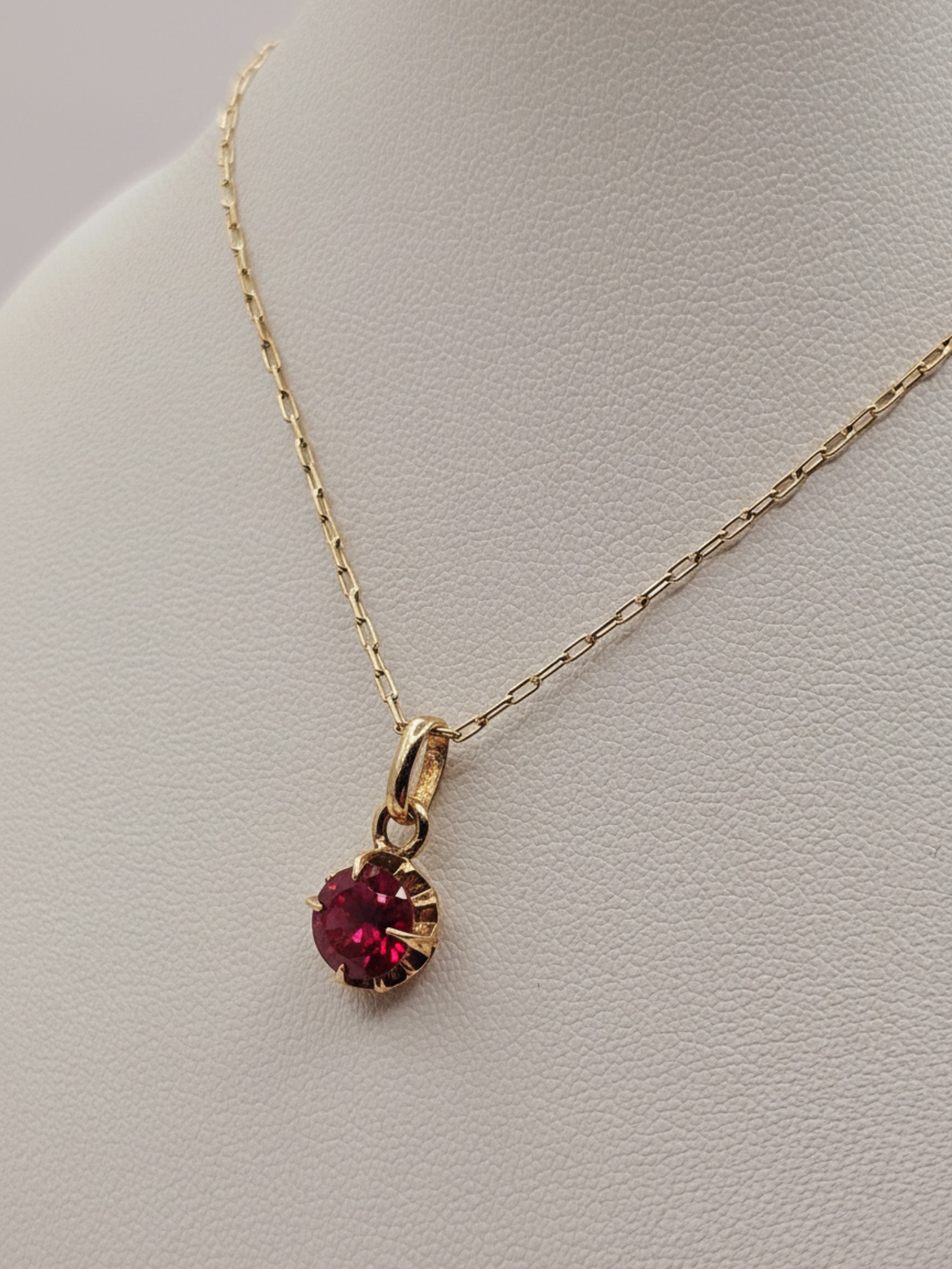 Cadena limada 50 cm y colgante chaton rubi 1.7 cm 3 grs Oro 18k 3