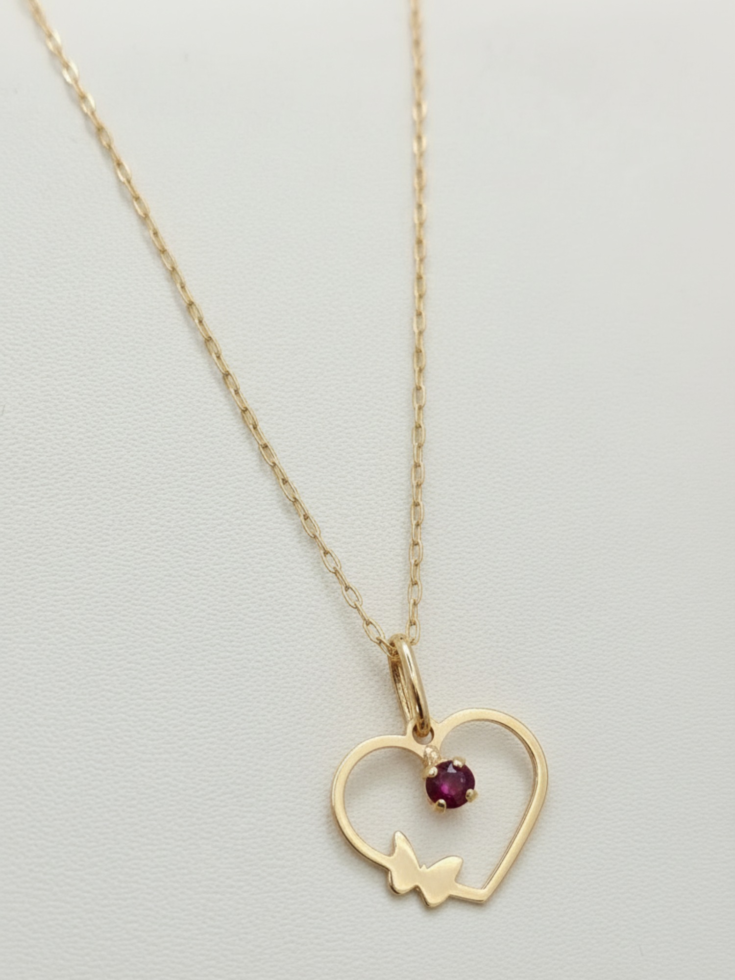 Cadena limada 50 cm y colgante corazón 2.2 cm rubi 1.7 grs Oro 18k 1