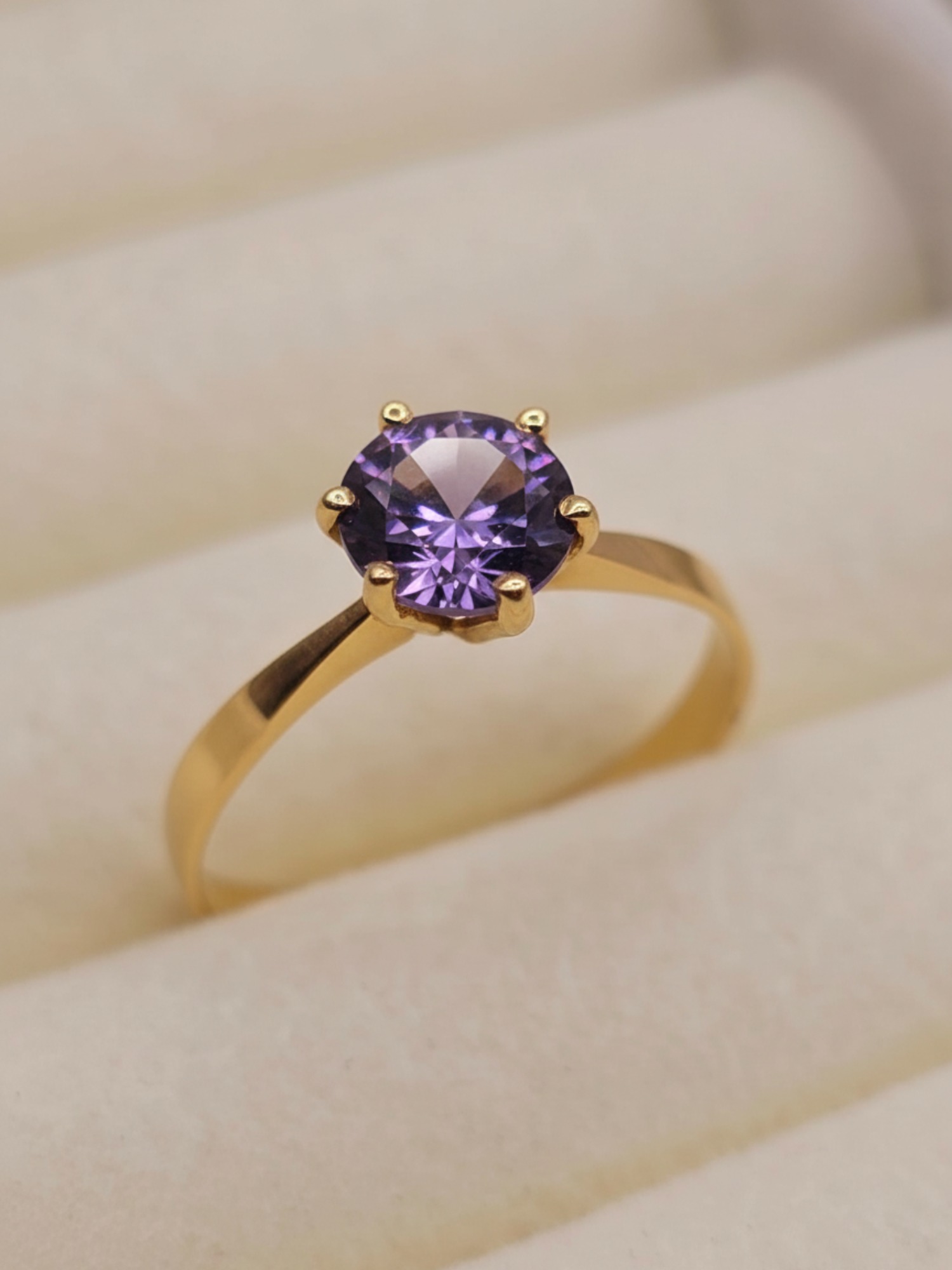 Anillo solitario seis grifas amatista 2 grs Oro 18k 3