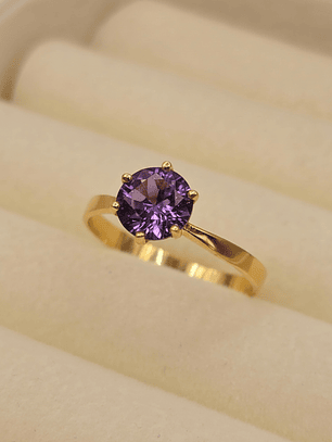 Anillo solitario seis grifas amatista 2 grs Oro 18k