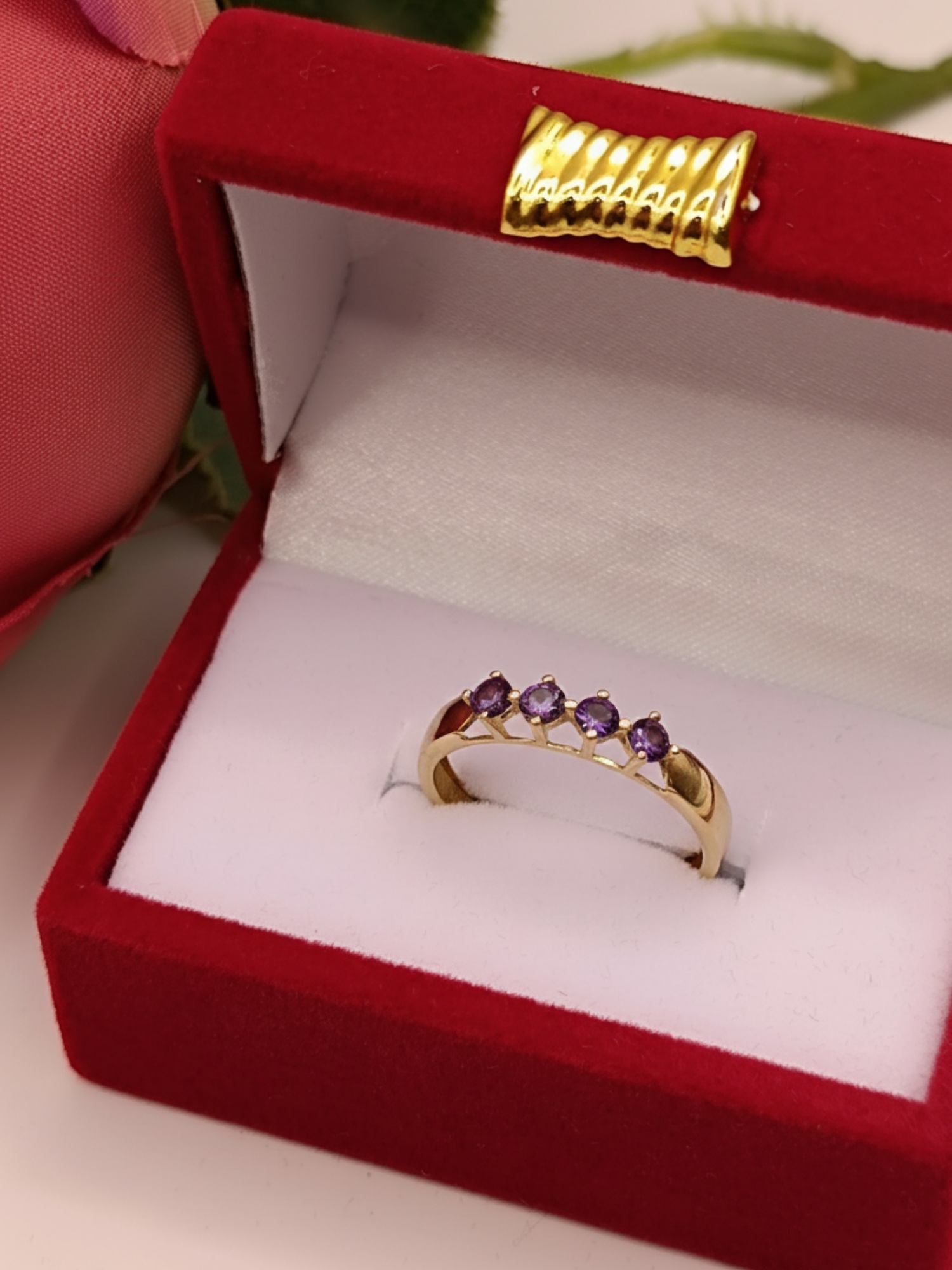 Anillo medio cintillo amatistas 1.6 grs Oro 18k 4