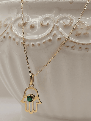 Cadena limada 50 cm y colgante mano de fátima esmeralda 2.7 grs Oro 18k