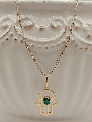 Cadena limada 50 cm y colgante mano de fátima esmeralda 2.7 grs Oro 18k