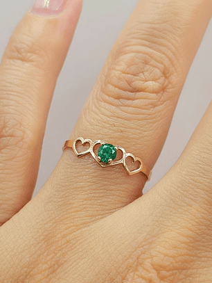 Anillo silueta tres corazones esmeralda 0.7 grs Oro 18k