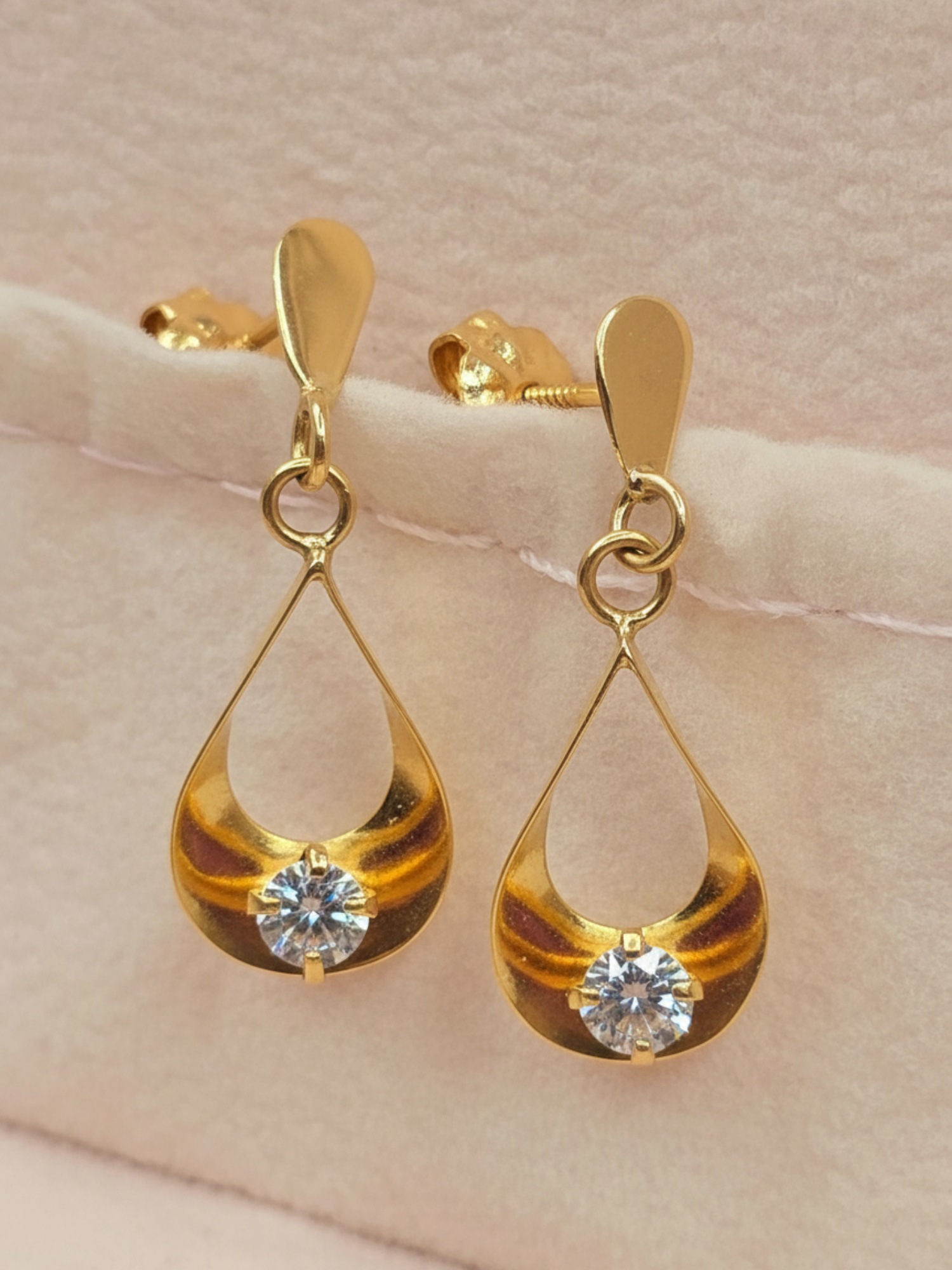 Aros gota circon 2.1 grs Oro 18k 5