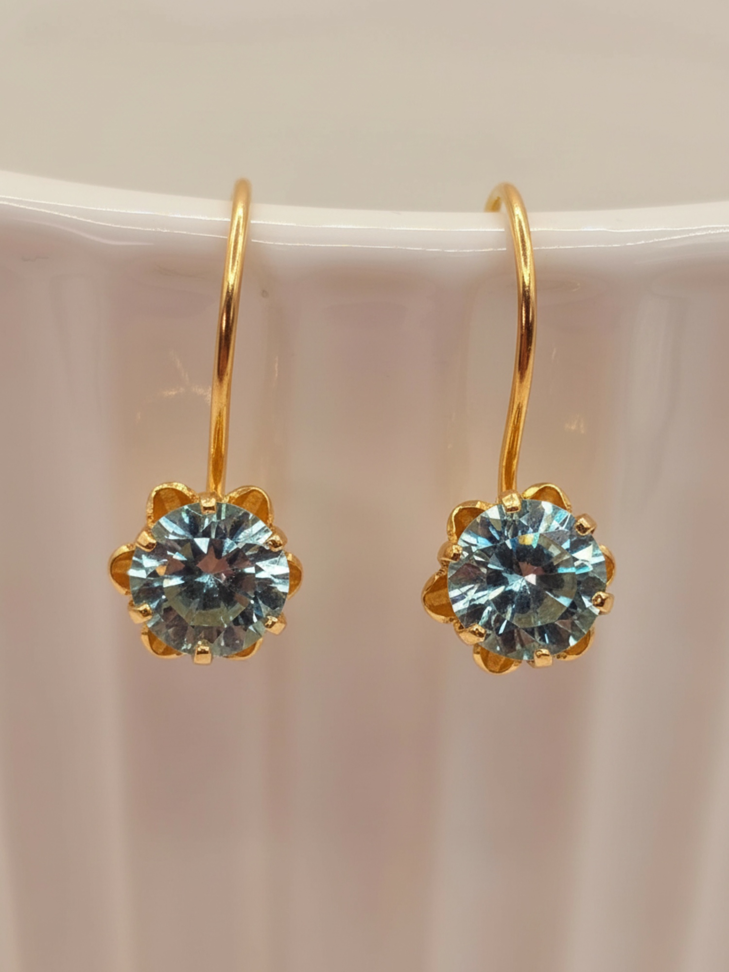 Aros chatón italiano con gancho aguamarina 2.2 grs Oro 18k 4