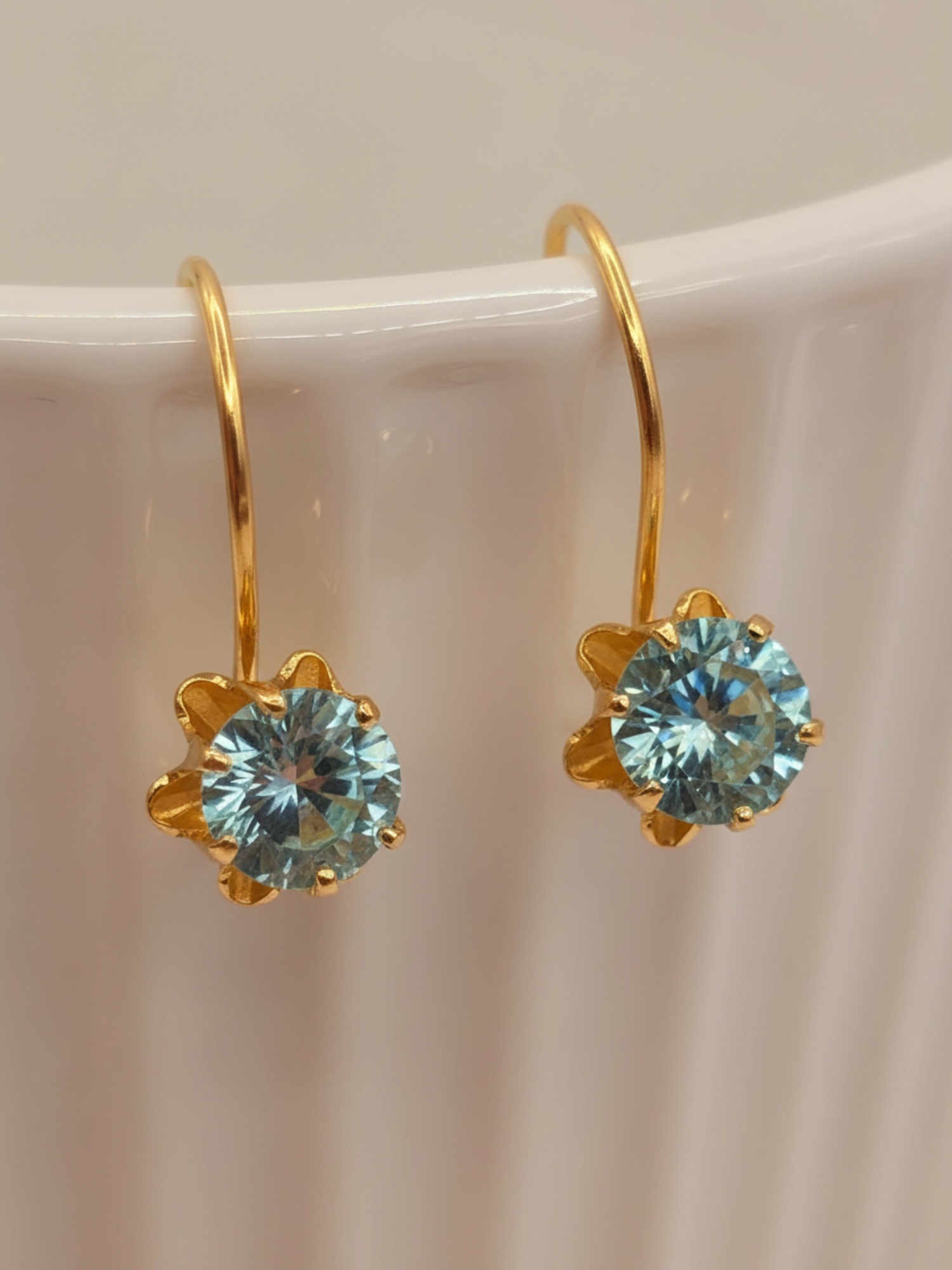 Aros chatón italiano con gancho aguamarina 2.2 grs Oro 18k 5