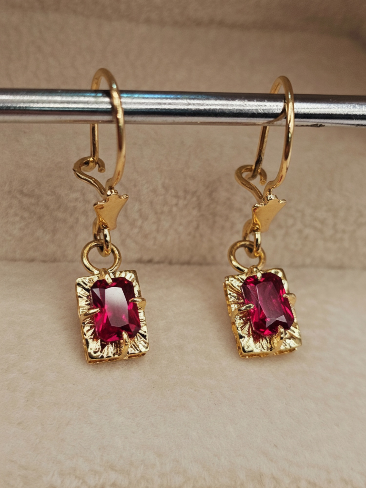 Aros chaton cuadrado colgante rubí  3.2 cm 2.8 grs Oro 18k 4