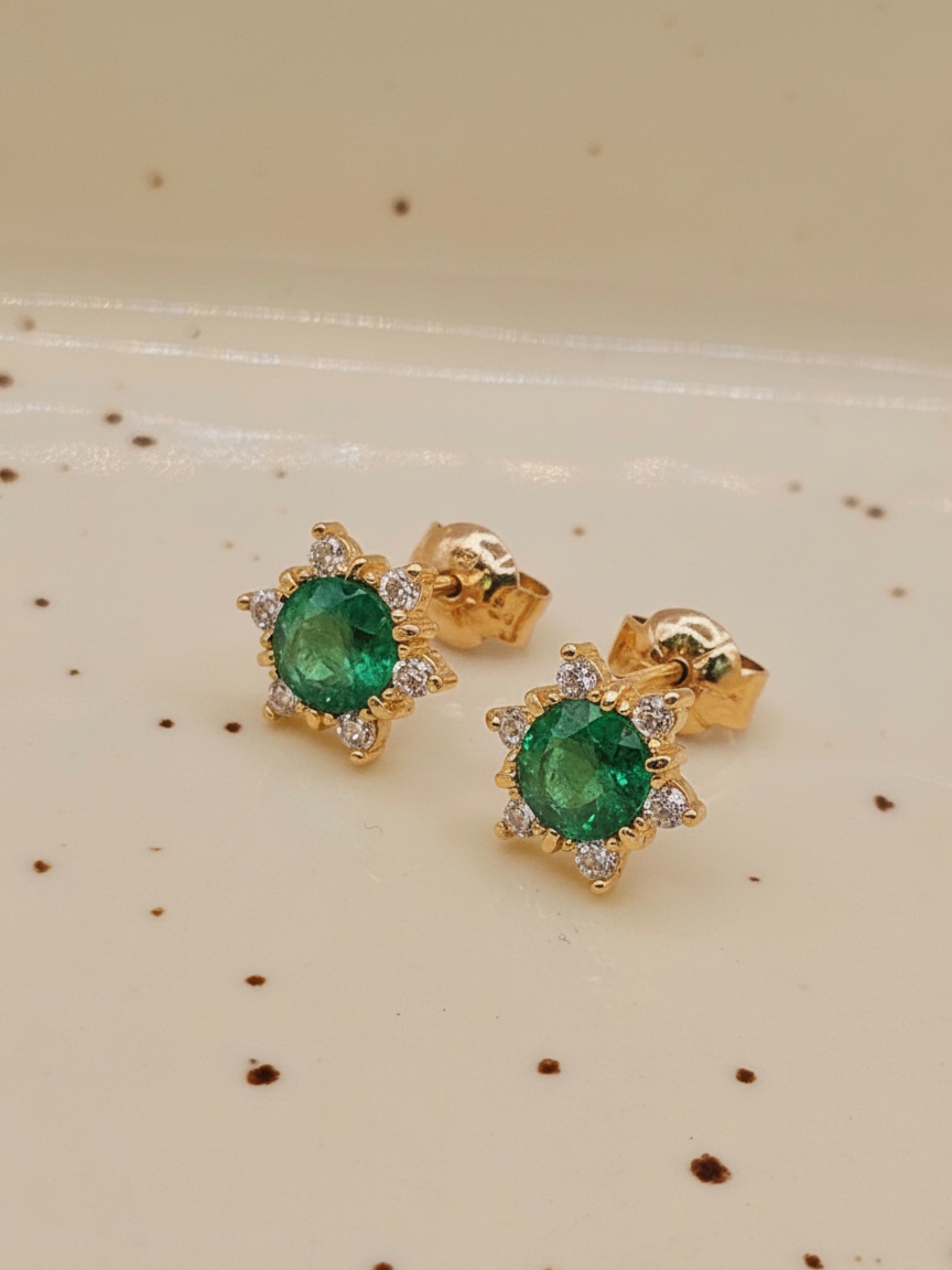 Aros roseta esmeralda y circones 9 mm 1.7 grs Oro 18k 3