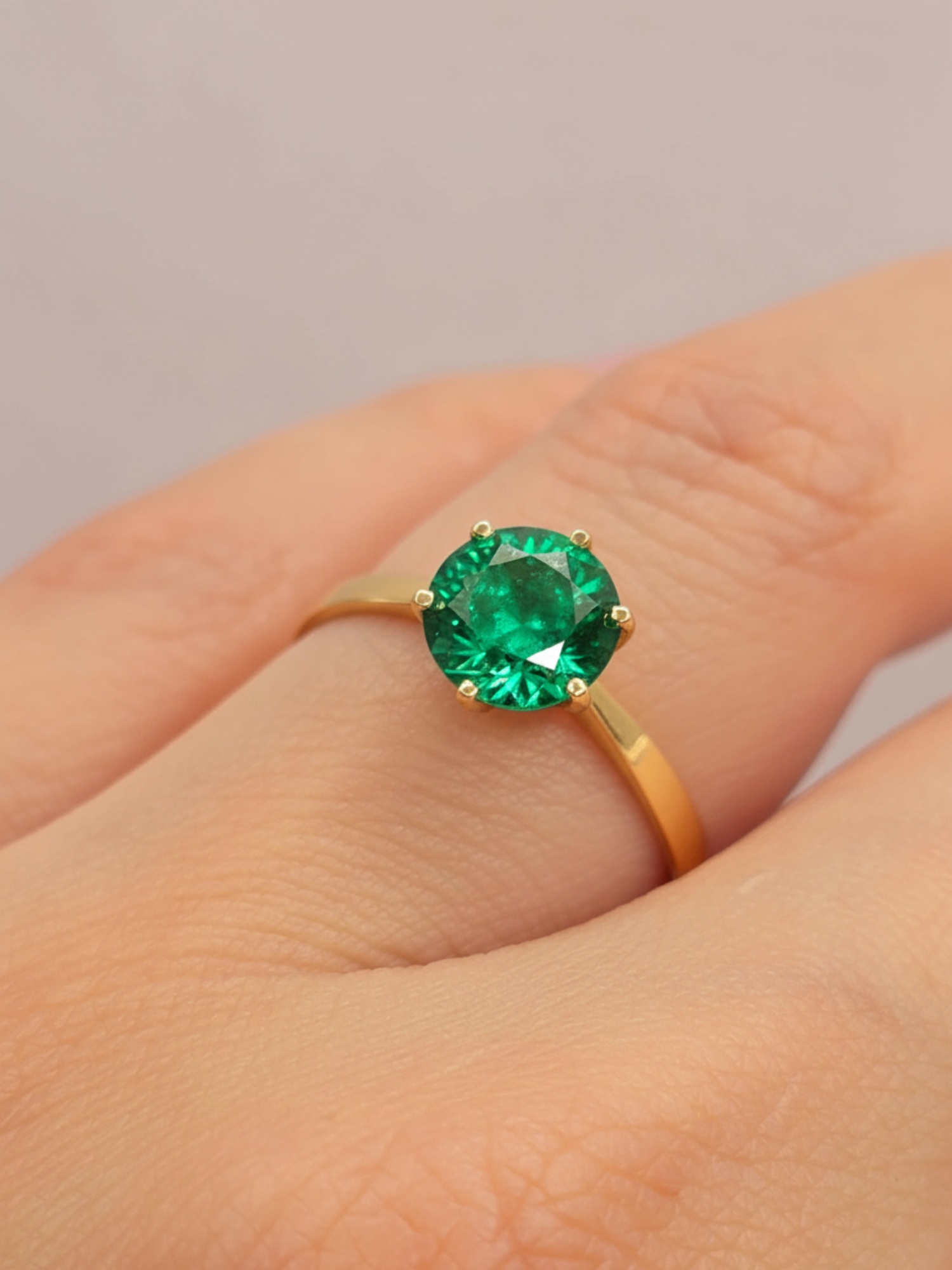 Anillo solitario seis grifas esmeralda 2 grs Oro 18k 2