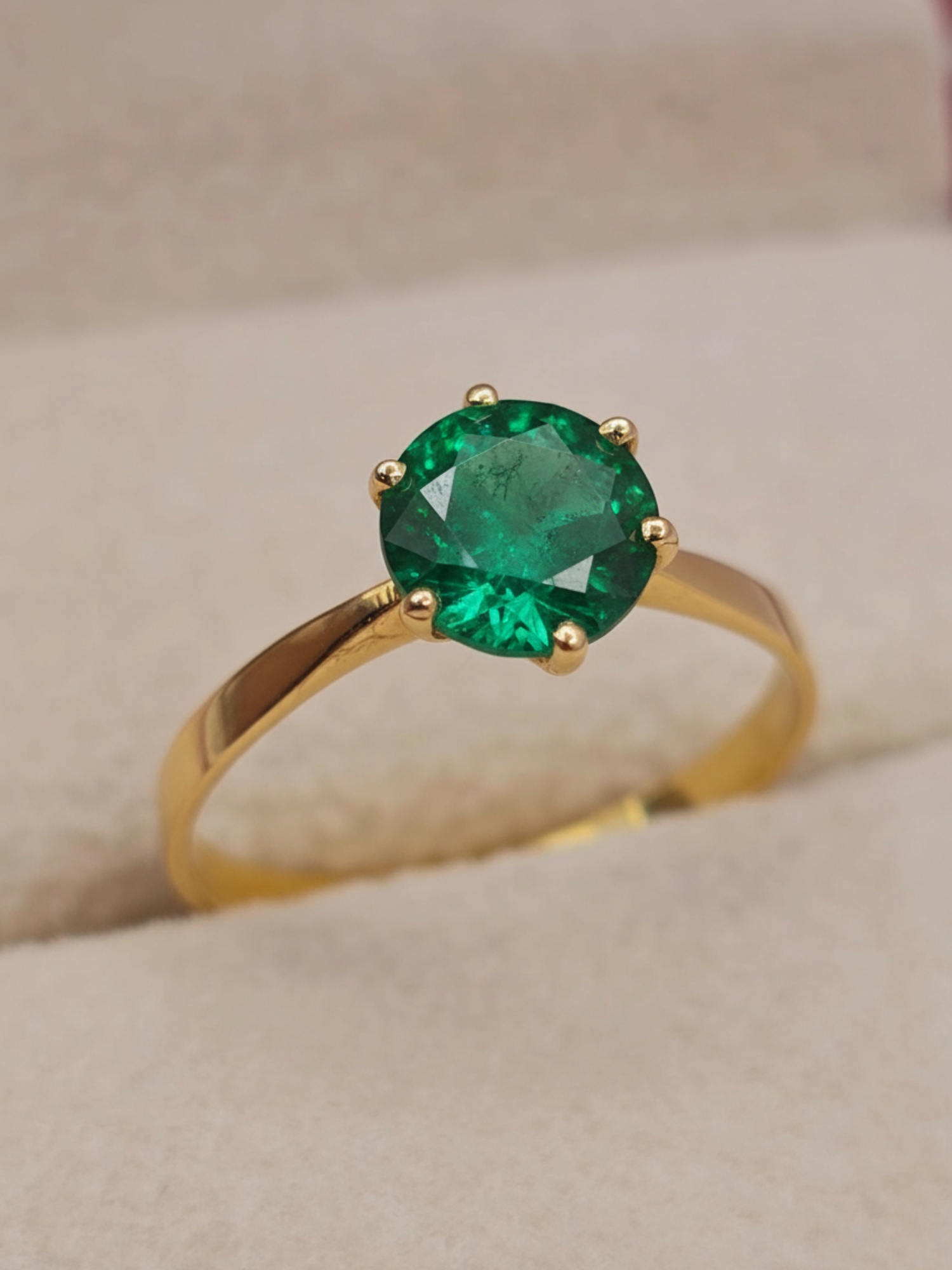 Anillo solitario seis grifas esmeralda 2 grs Oro 18k 4