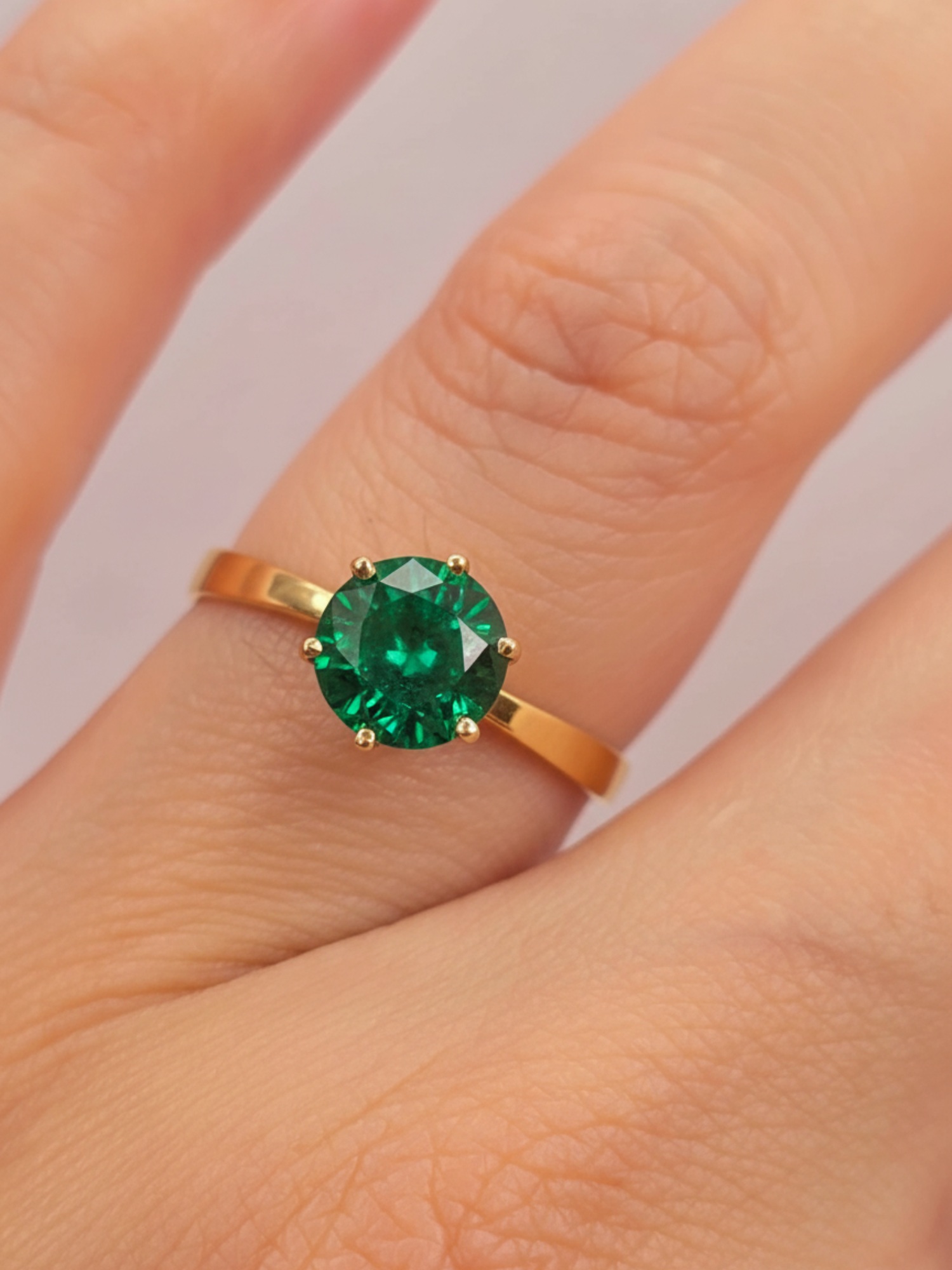 Anillo solitario seis grifas esmeralda 2 grs Oro 18k 5
