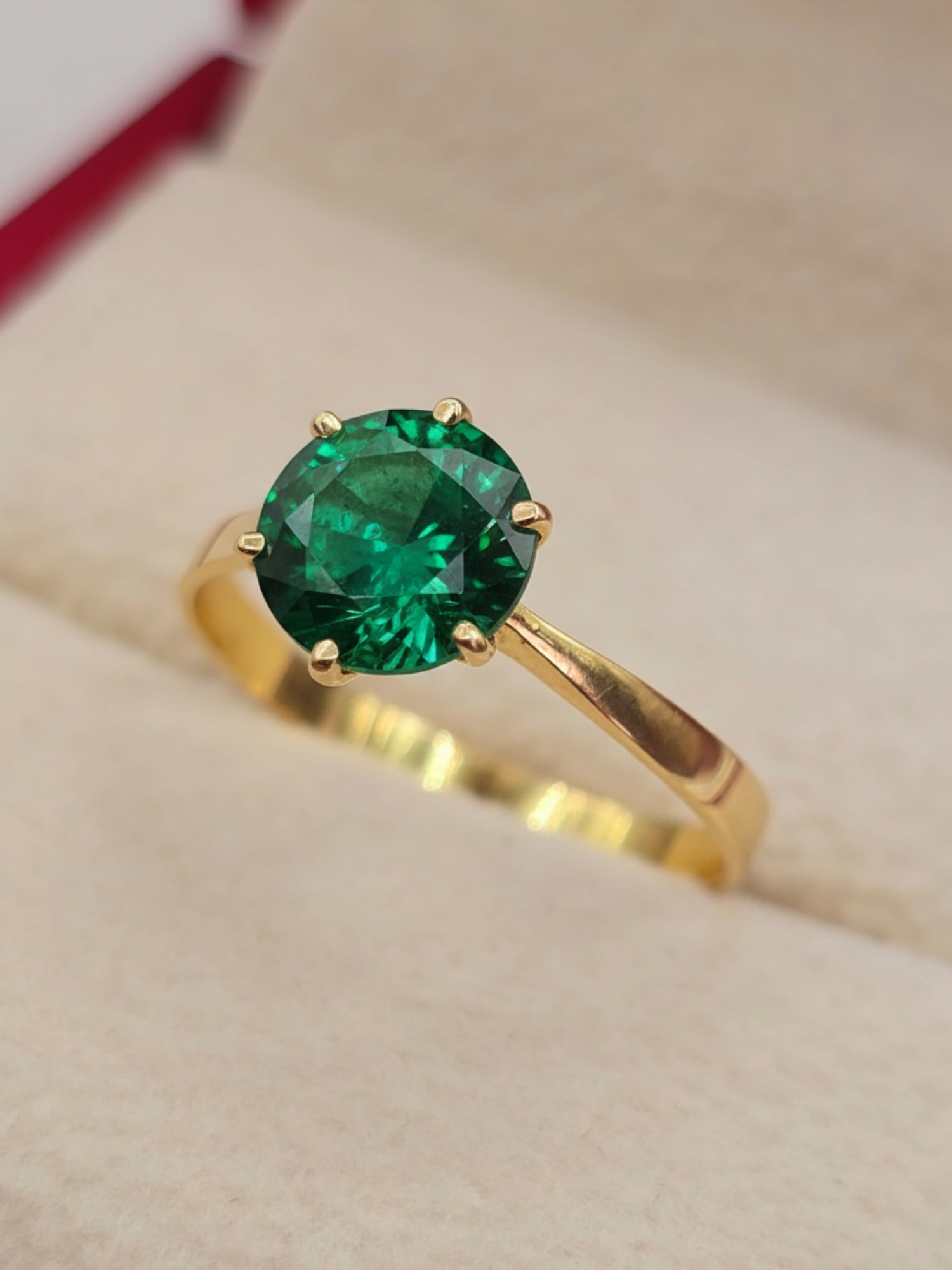 Anillo solitario seis grifas esmeralda 2 grs Oro 18k 6