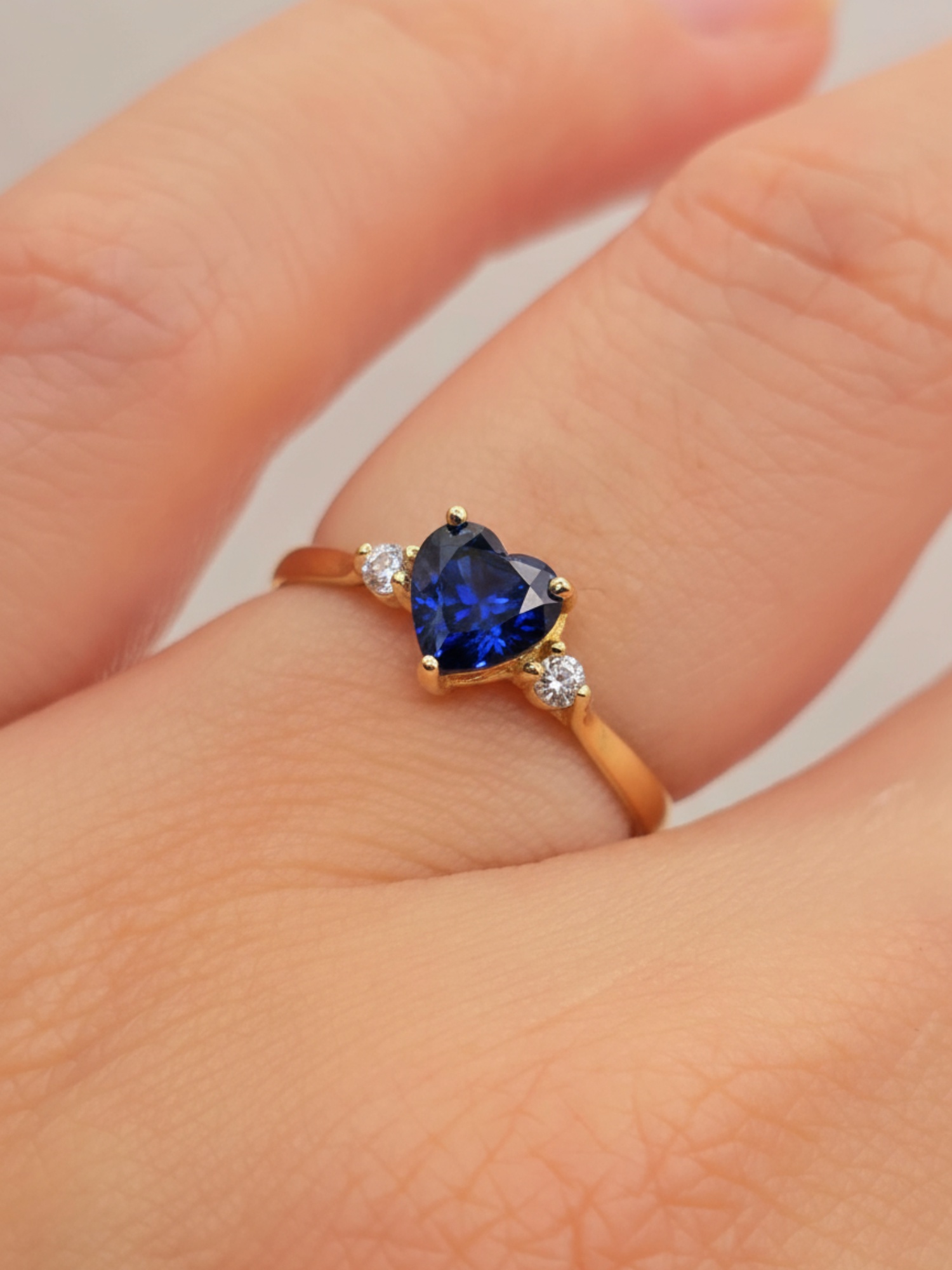 Anillo princesa corazón zafiro y circones 1.7 grs Oro 18k 4