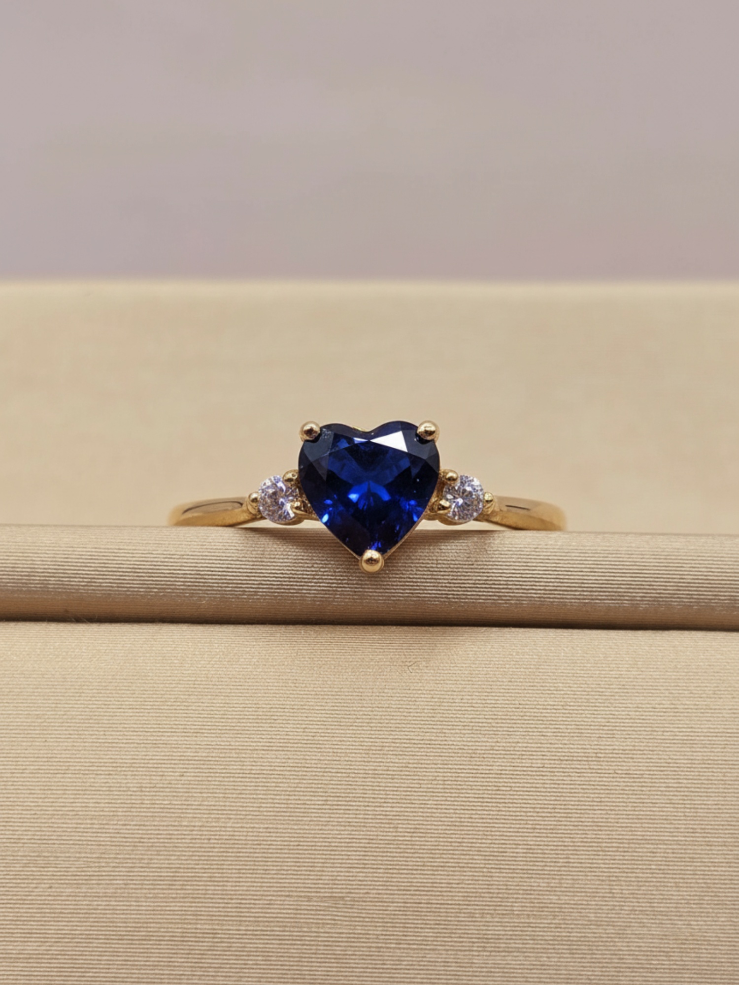 Anillo princesa corazón zafiro y circones 1.7 grs Oro 18k 6