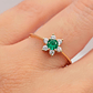Anillo roseta esmeralda y circones 2.5 grs Oro 18k - Miniatura 3