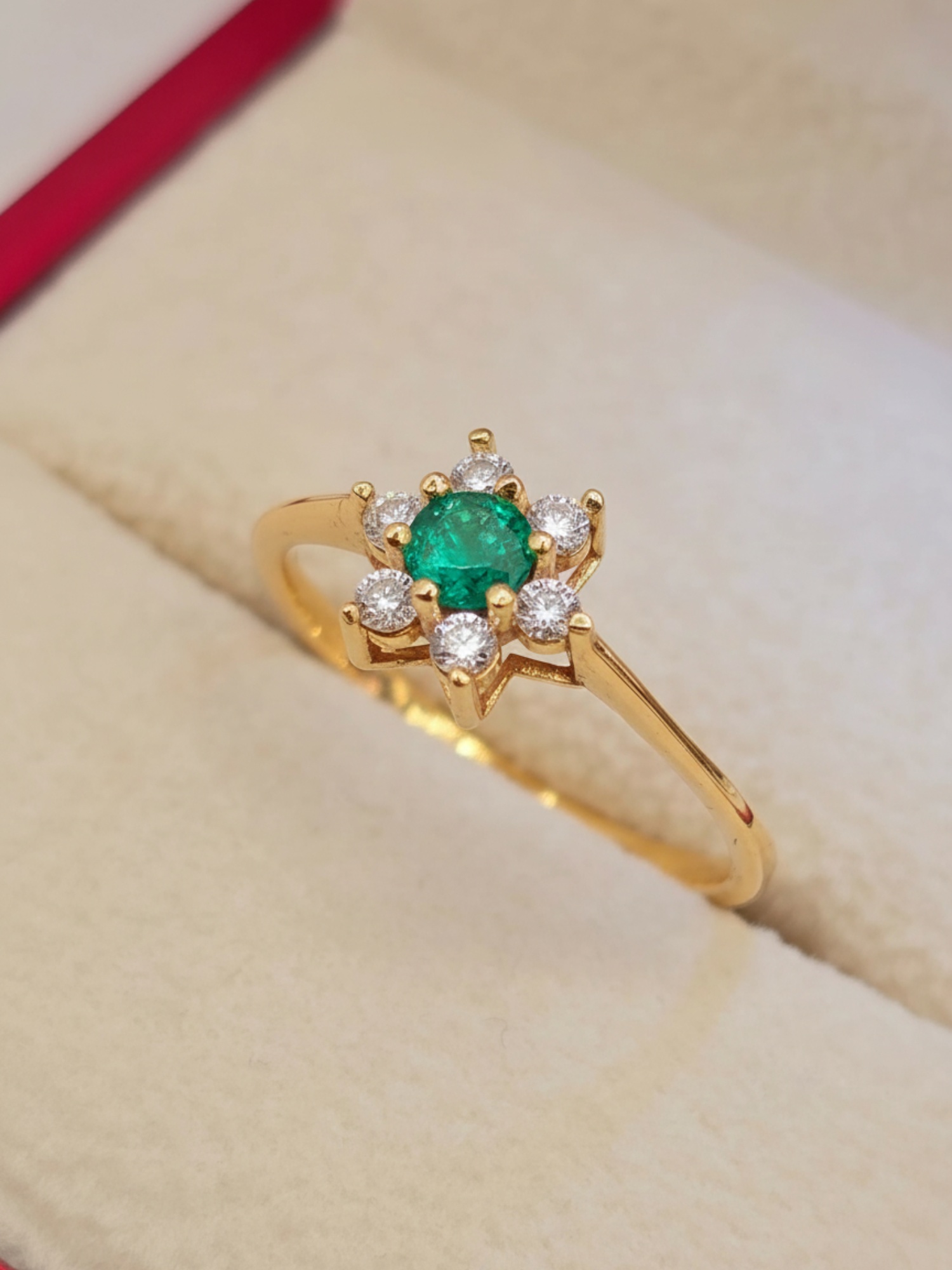 Anillo roseta esmeralda y circones 2.5 grs Oro 18k 5