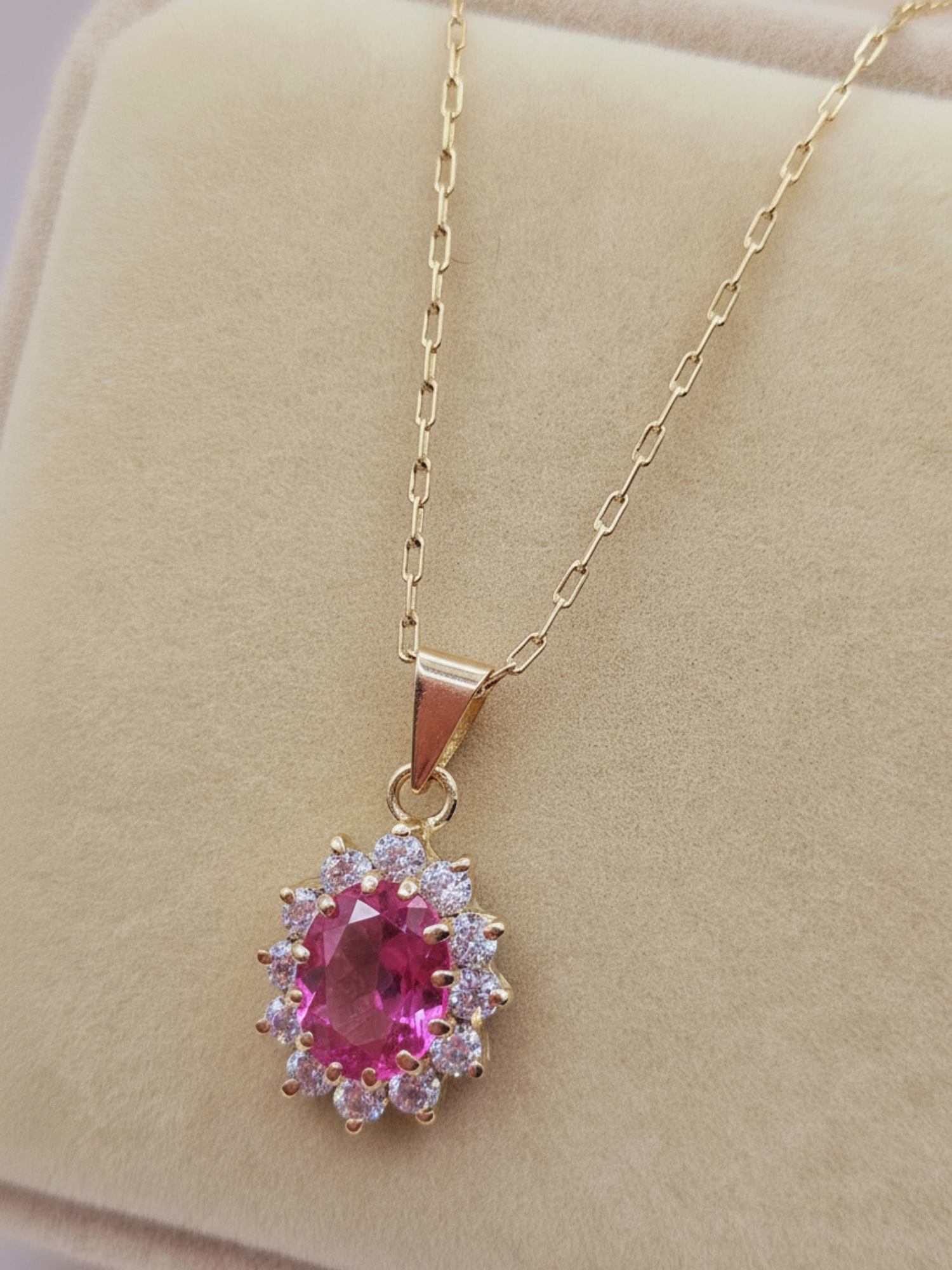 Cadena limada 50 cm y colgante lady rosa de Francia 2.2 cm 4.3 grs Oro 18k 5