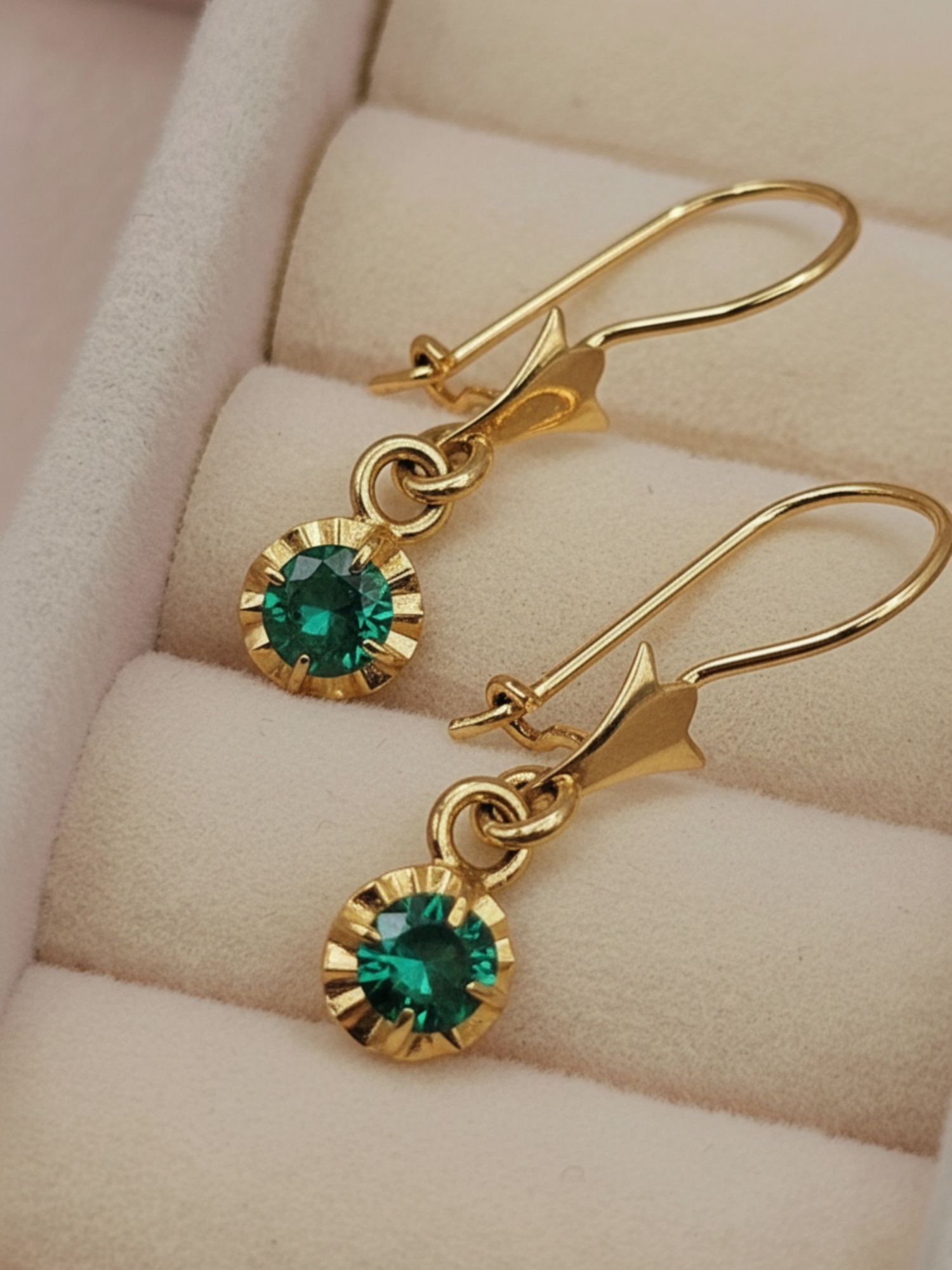 Aros Chatón redondo colgante esmeralda 2.2 cm 2.5 grs Oro 18k 4