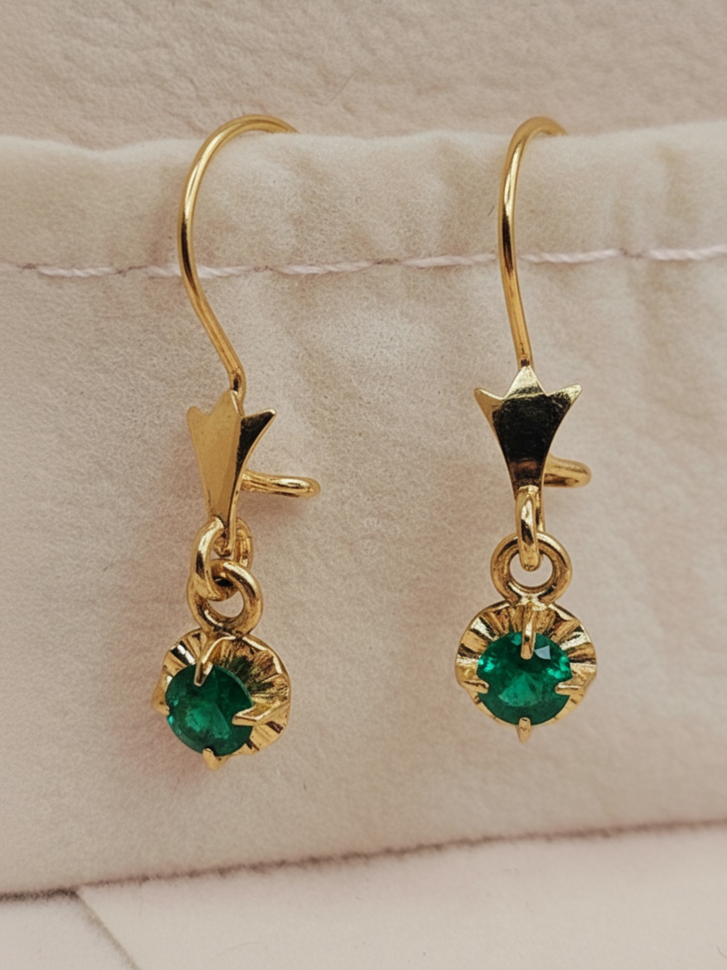 Aros Chatón redondo colgante esmeralda 2.2 cm 2.5 grs Oro 18k 2