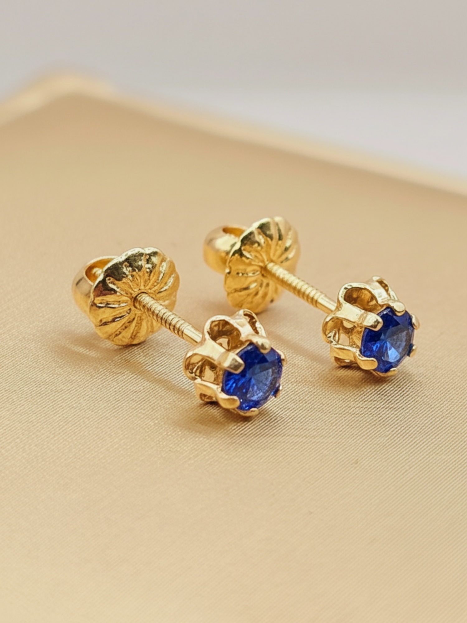 Aros chaton italiano zafiro 5 mm 0.9 grs Oro 18k 4