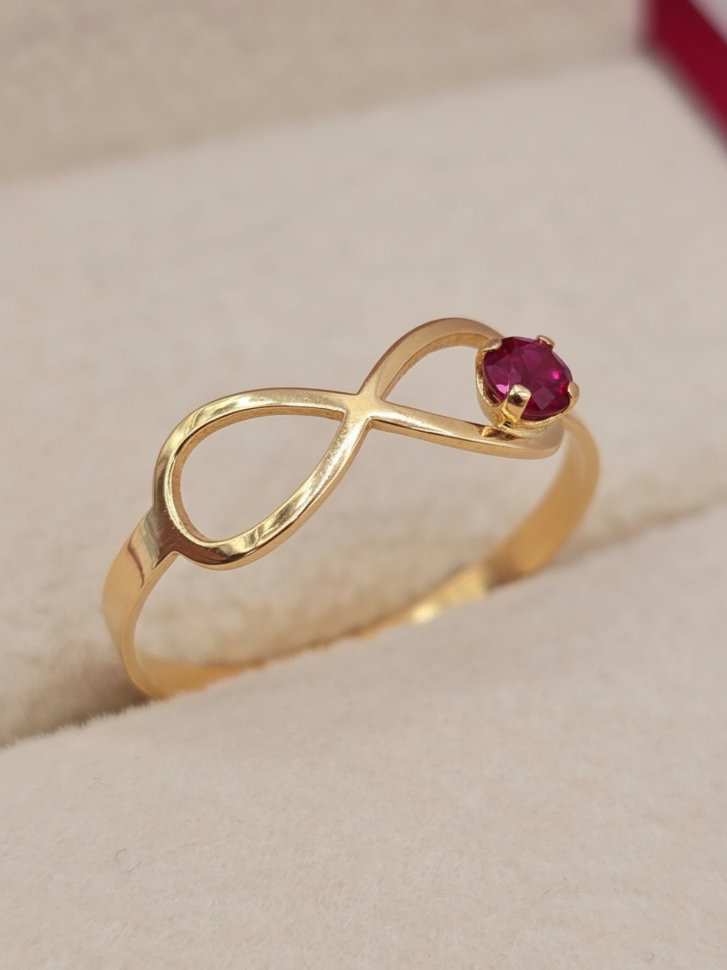 Anillo infinito rubí 1.1 grs Oro 18k 2