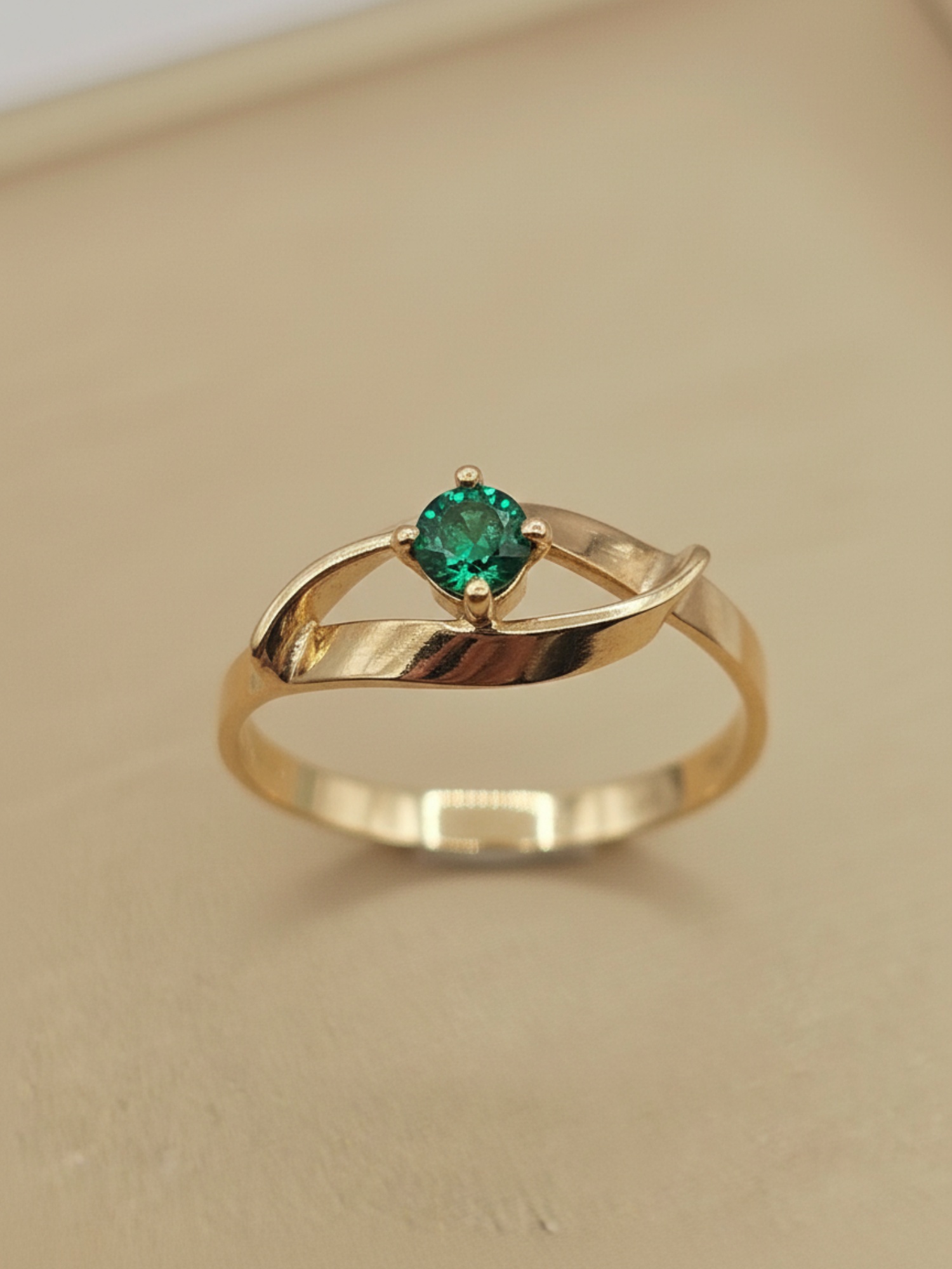 Anillo brillo esmeralda 1.5 grs Oro 18k 1