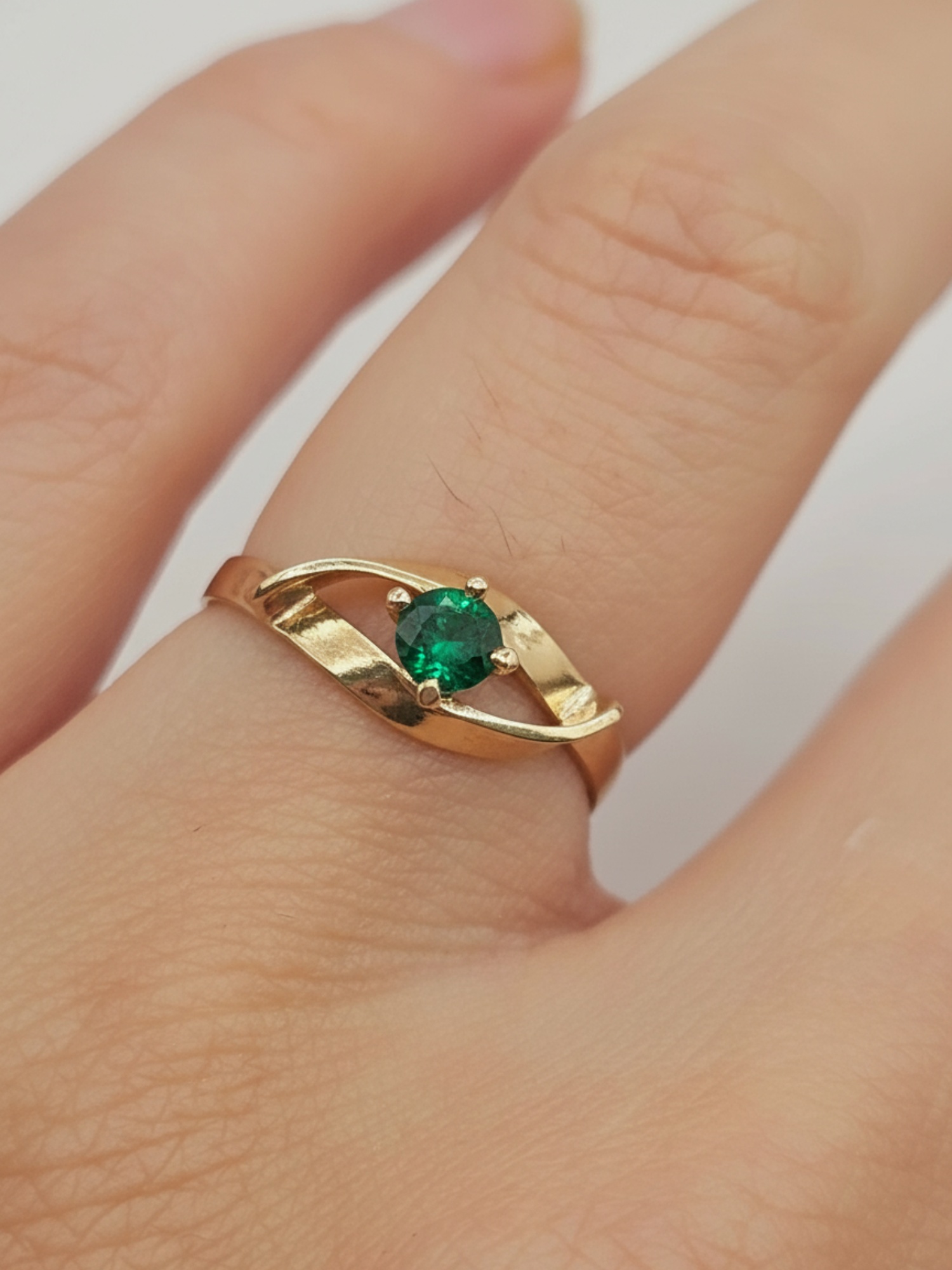 Anillo brillo esmeralda 1.5 grs Oro 18k 3