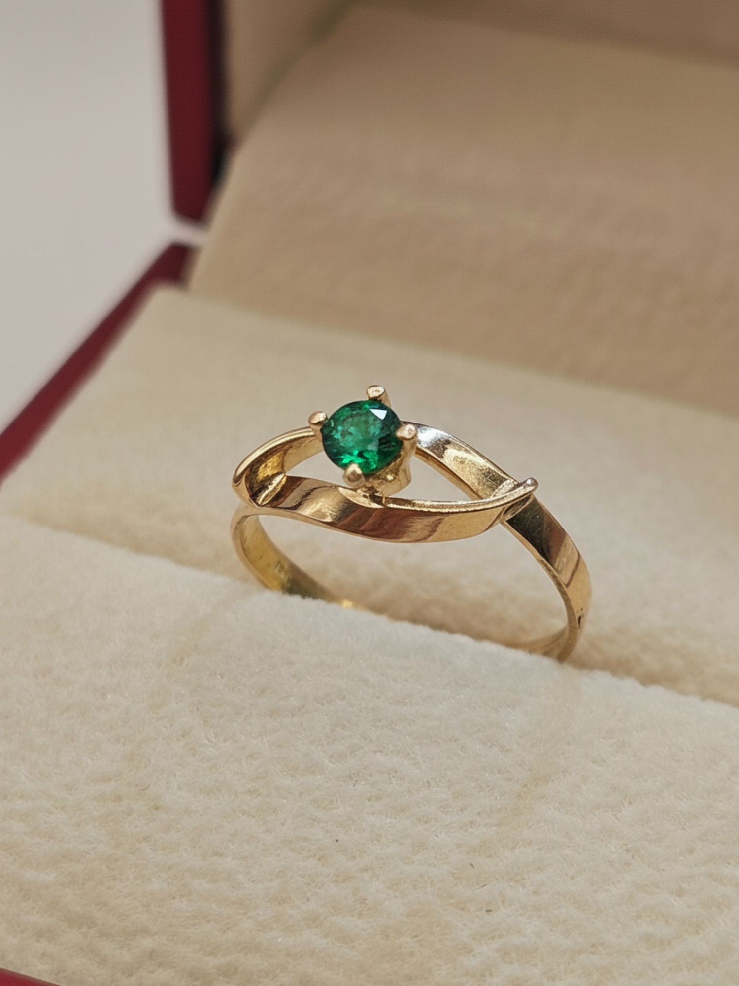 Anillo brillo esmeralda 1.5 grs Oro 18k 4
