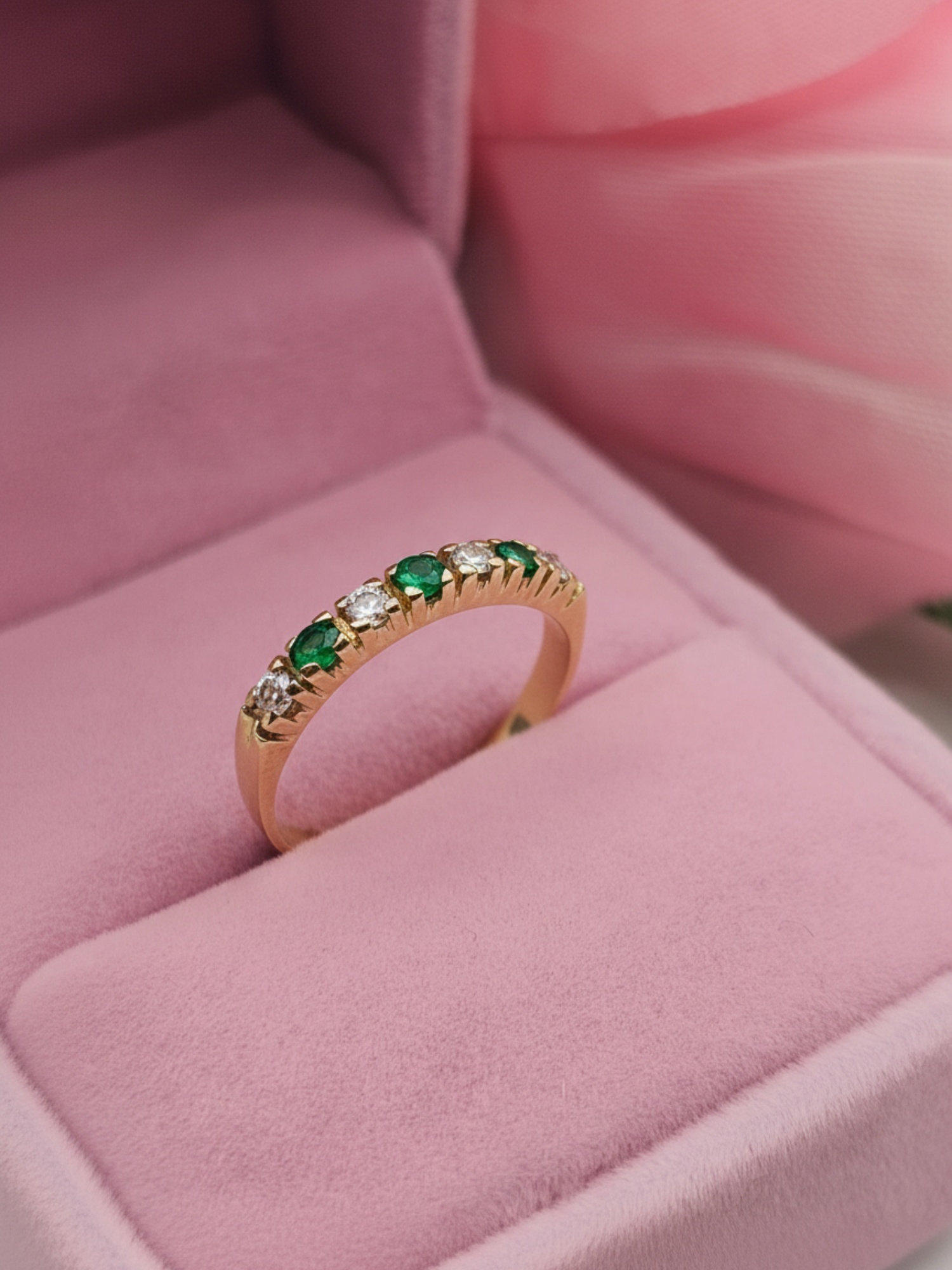Anillo medio cintillo esmeralda y circones 2.8 grs Oro 18k 4