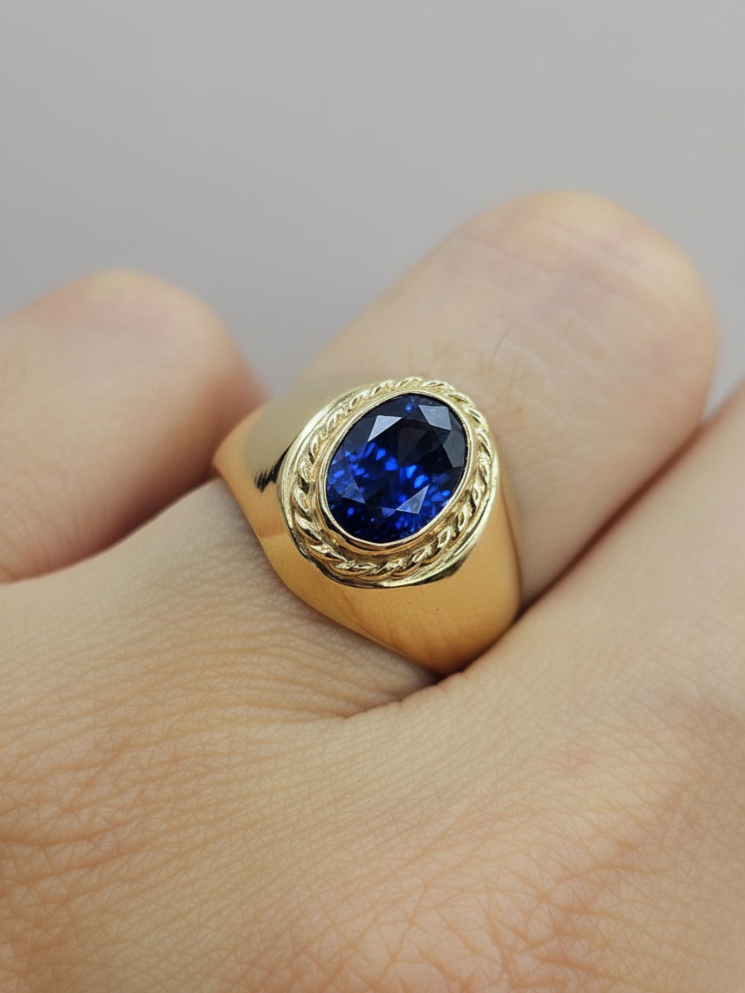 Anillo bolocco zafiro 4 grs Oro 18k 2