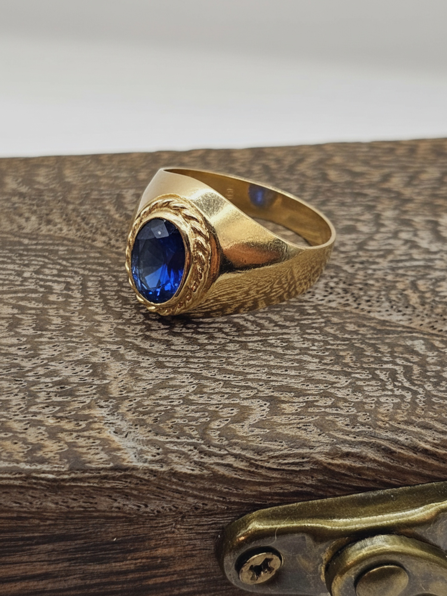 Anillo bolocco zafiro 4 grs Oro 18k 5