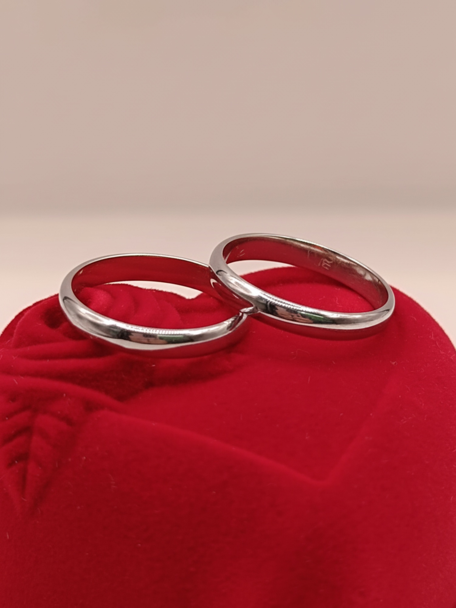 Argollas de matrimonio modelo Inglés 3 mm 8 grs Oro blanco 18k 3