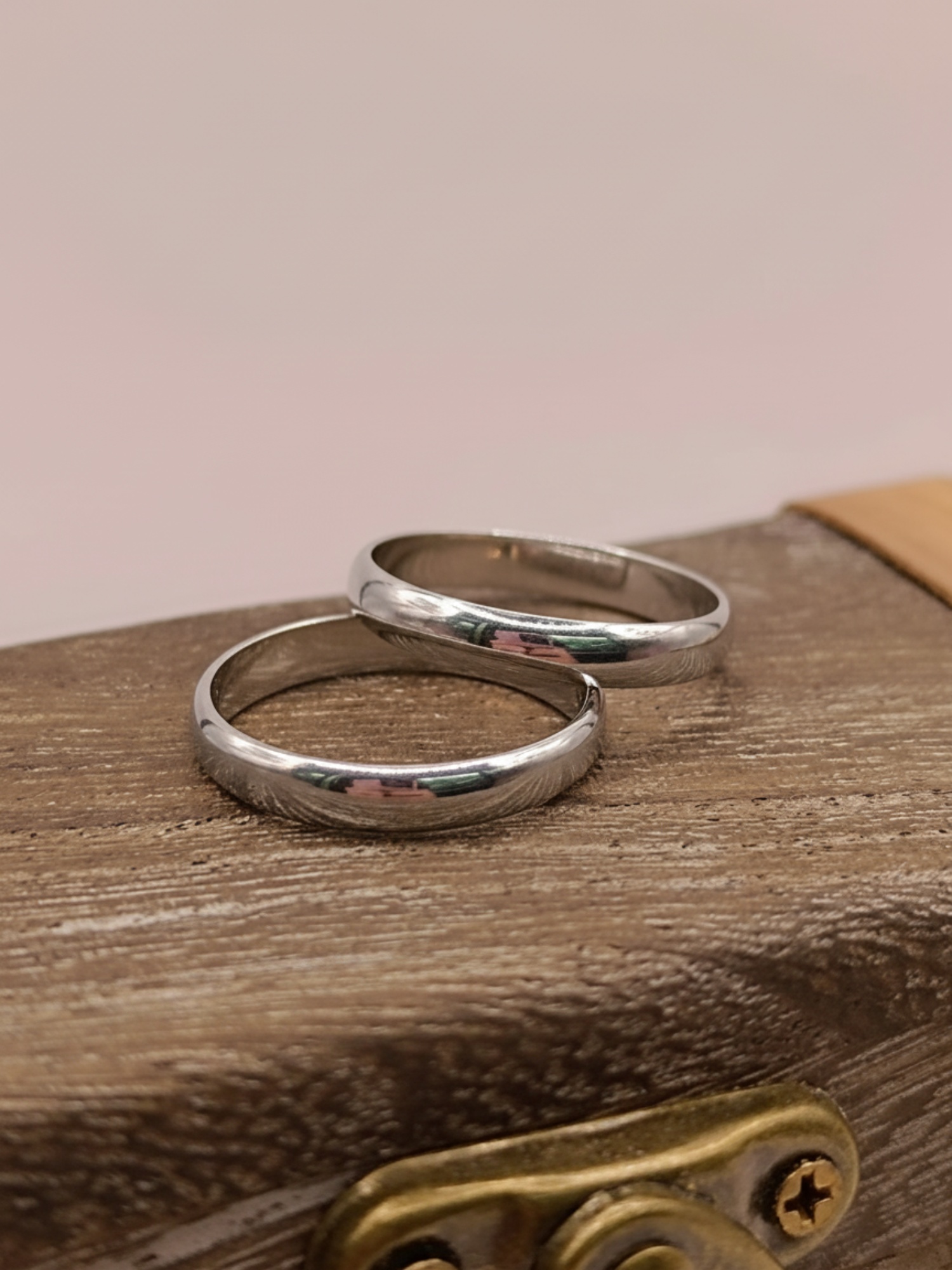 Argollas de matrimonio modelo Inglés 3 mm 8 grs Oro blanco 18k 2