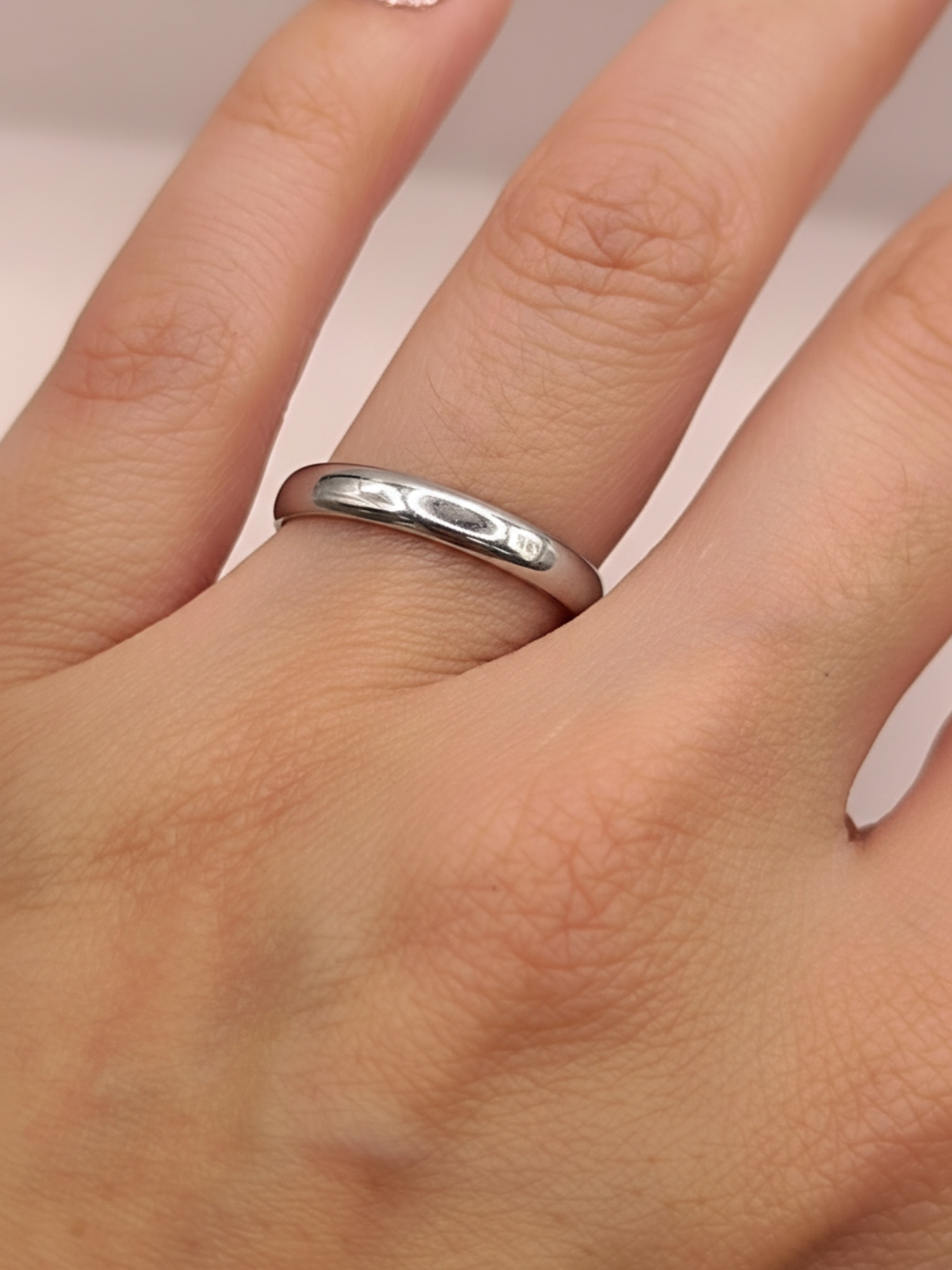 Argollas de matrimonio modelo Inglés 3 mm 8 grs Oro blanco 18k 1