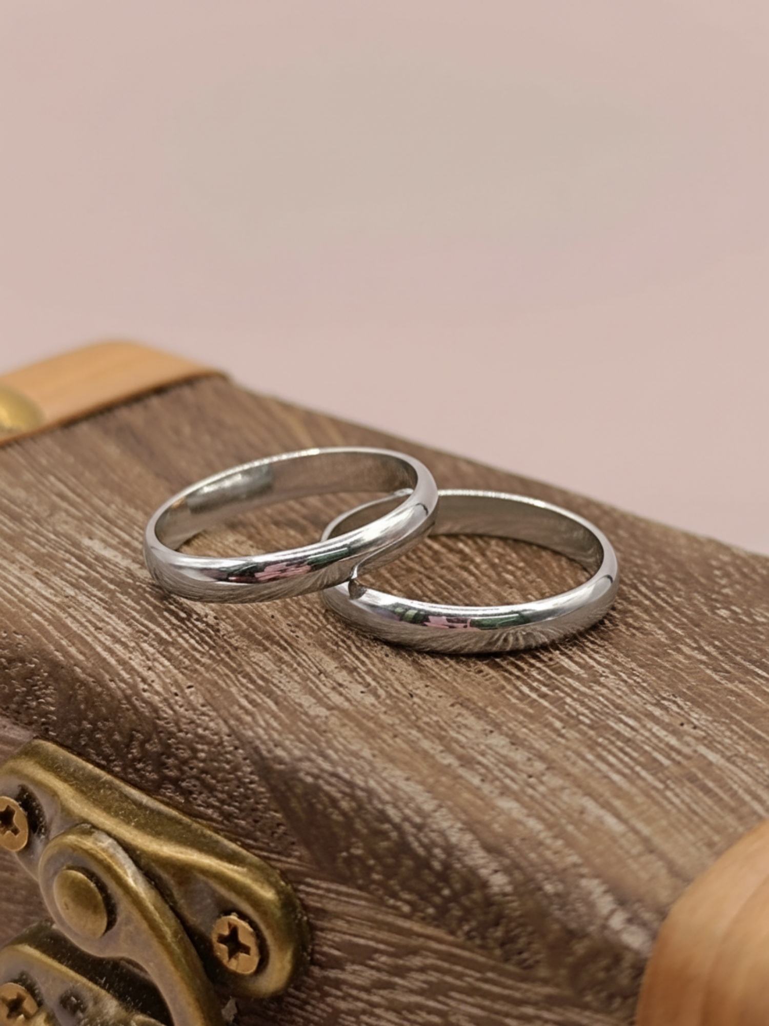 Argollas de matrimonio modelo Inglés 3 mm 8 grs Oro blanco 18k 5