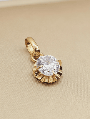 Colgante chaton circon redondo 1.5 cm 1.1 grs Oro 18k