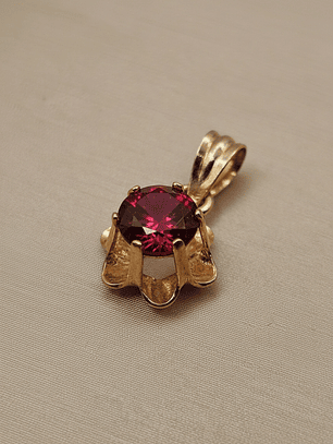 Colgante chaton italiano rubi 1.5 cm 0.7 grs Oro 18k