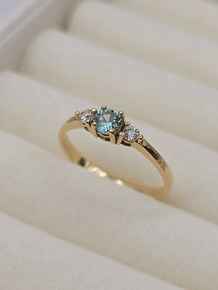 Anillo princesa aguamarina y circones 2.3 grs Oro 18k