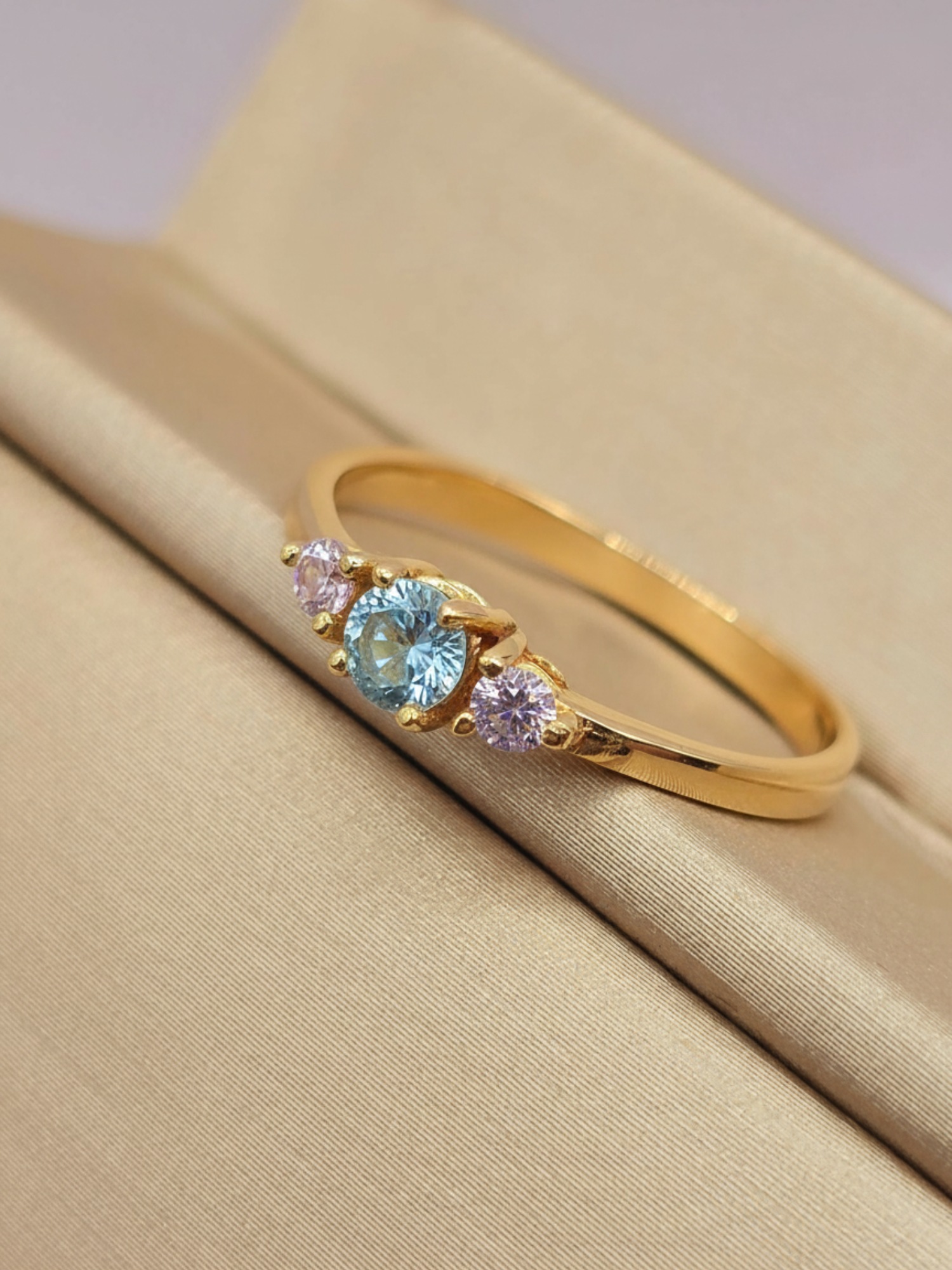 Anillo princesa aguamarina y circones 2.3 grs Oro 18k 5